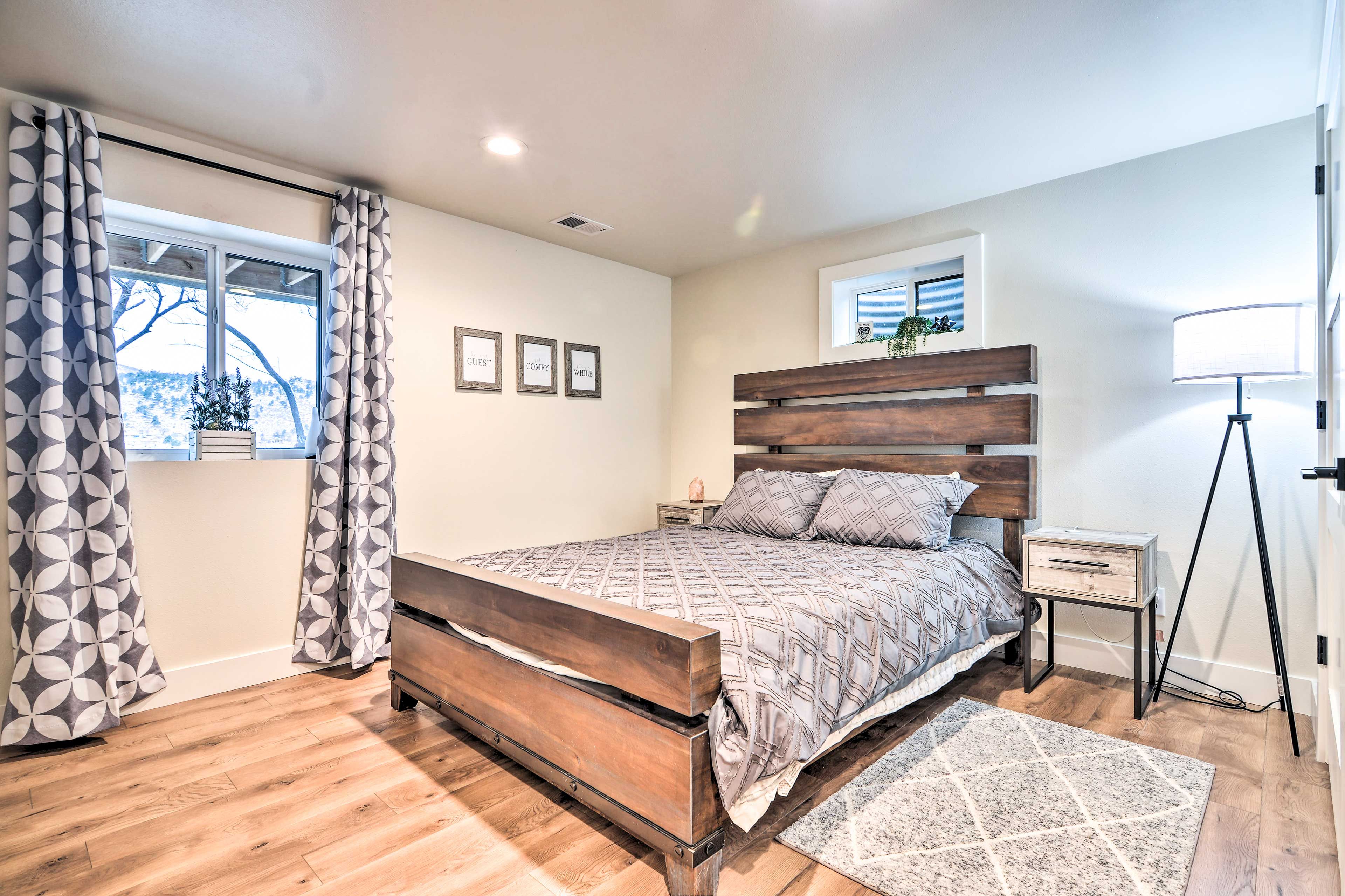 Bedroom | Queen Bed