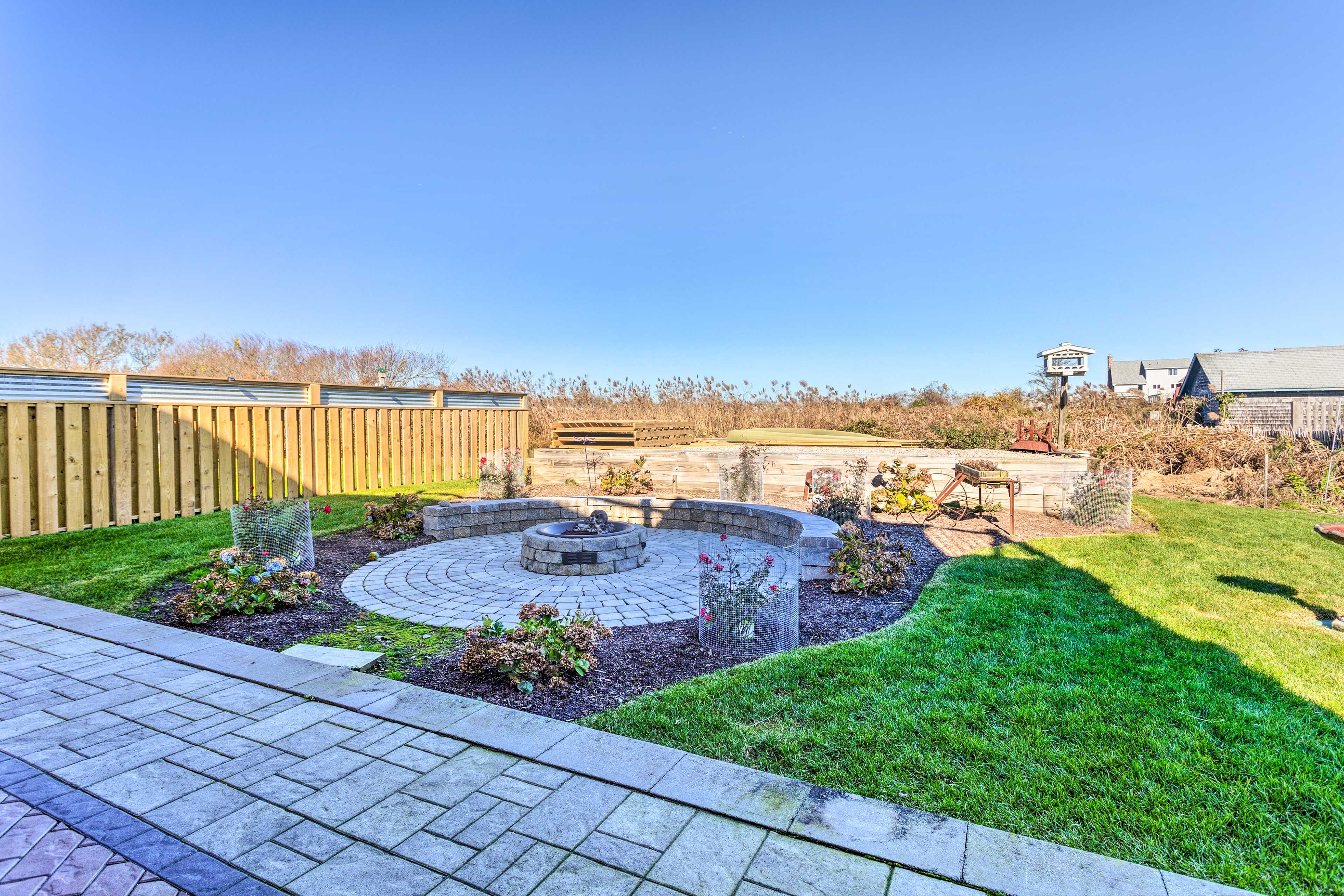 Backyard | Driveway Parking (5 Vehicles)