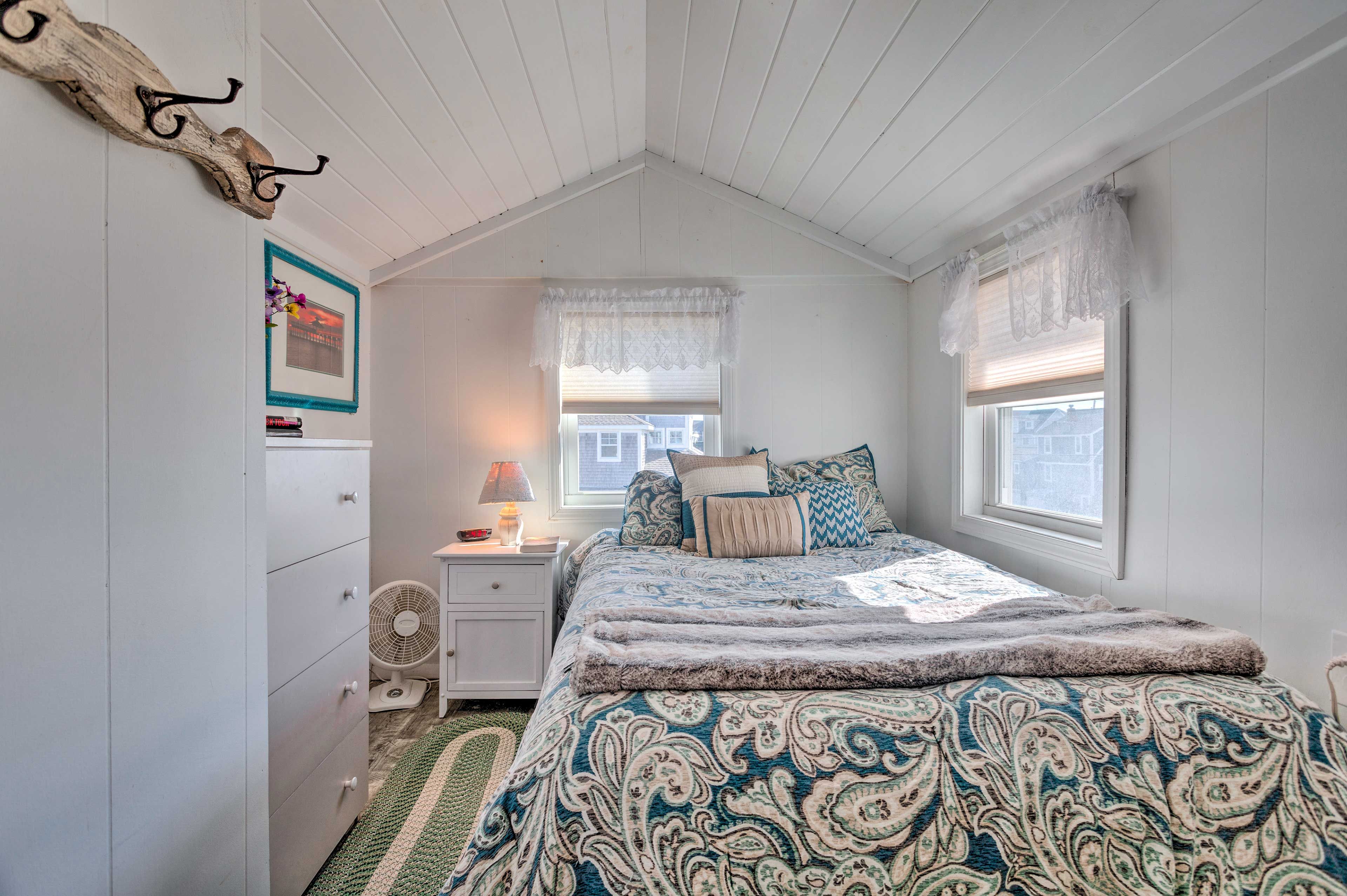 Bedroom 1 | Queen Bed | 2nd Floor