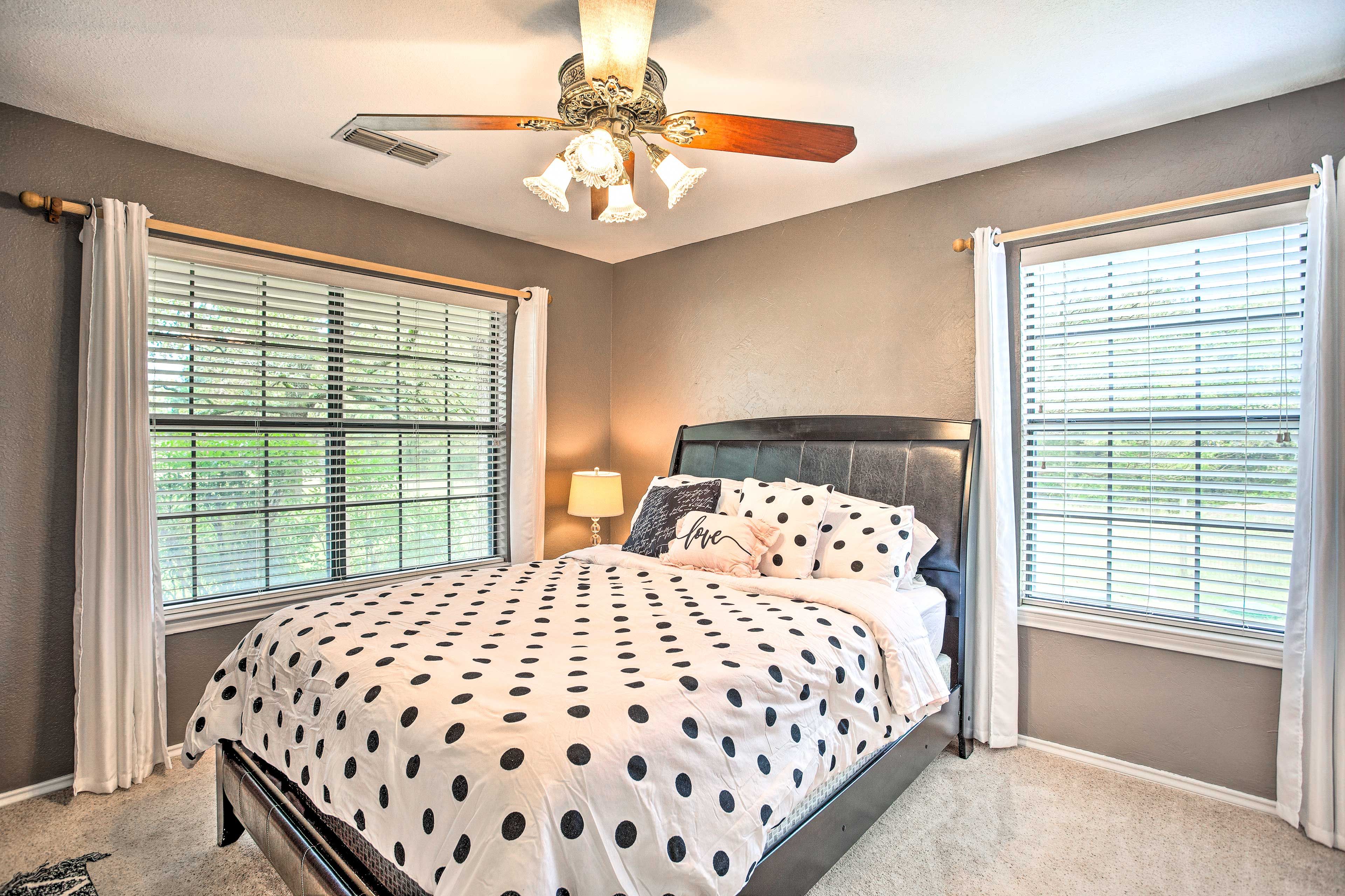 Bedroom 2 | Queen Bed