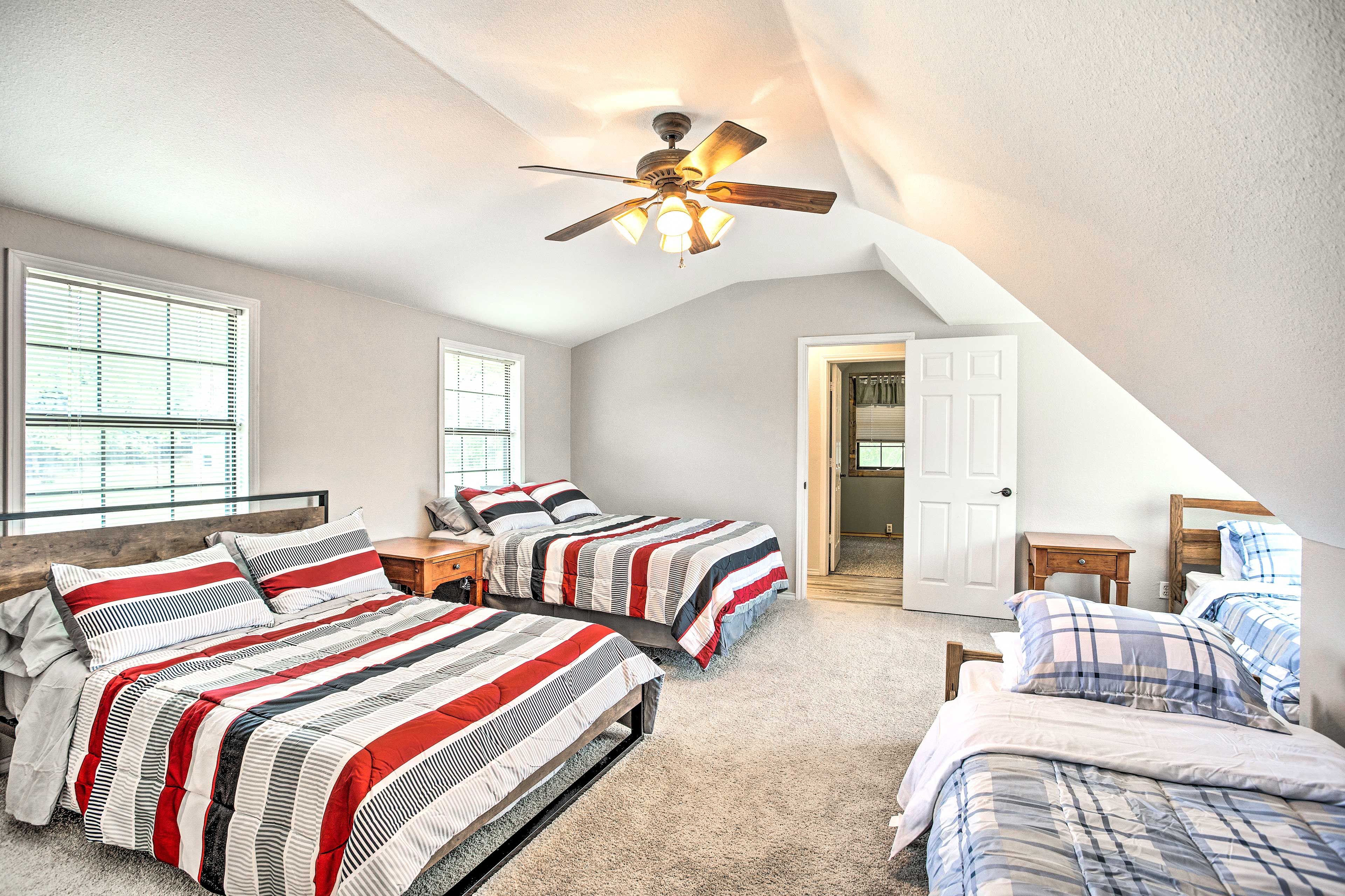 Bedroom 4 | Queen Bed | Full Bed | 2 Twin Beds