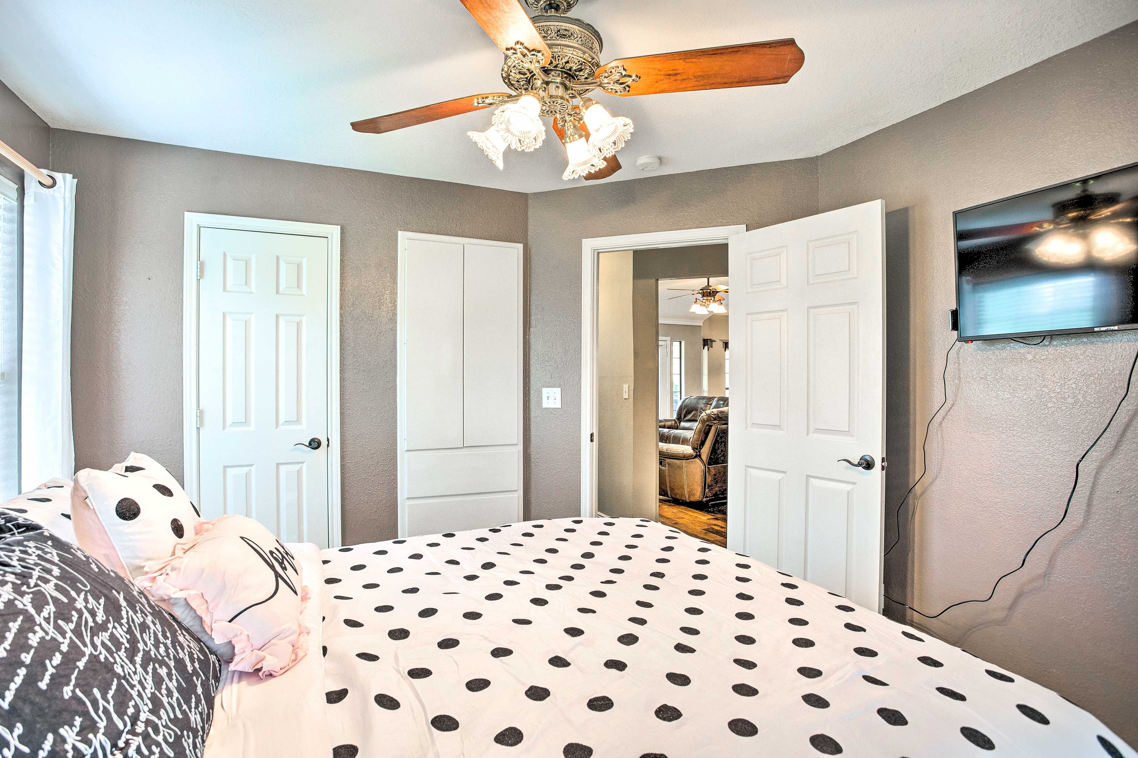 Bedroom 2 | Smart TV