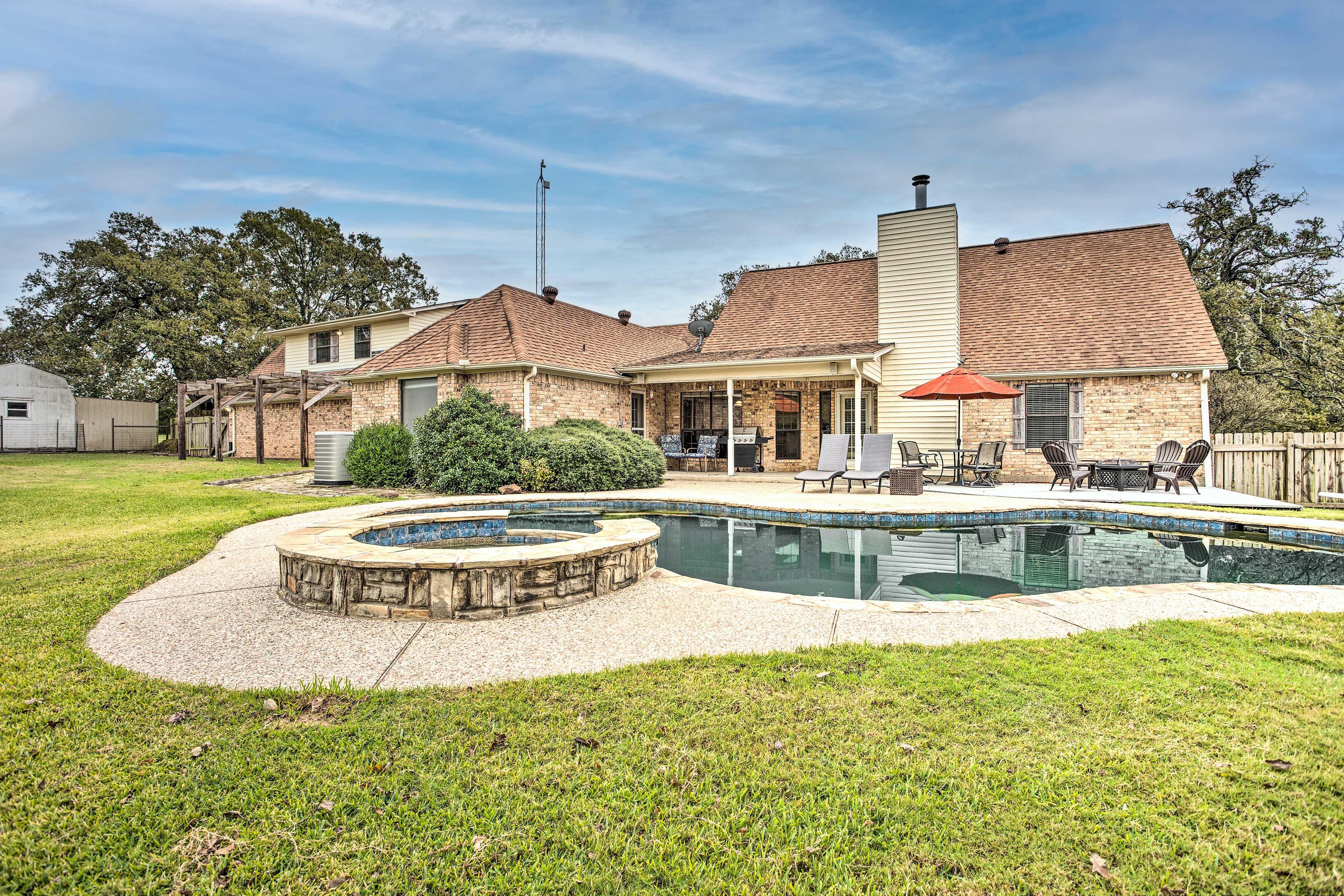 Gainesville Vacation Rental | 4BR | 3BA | Step-Free Access to Main Floor