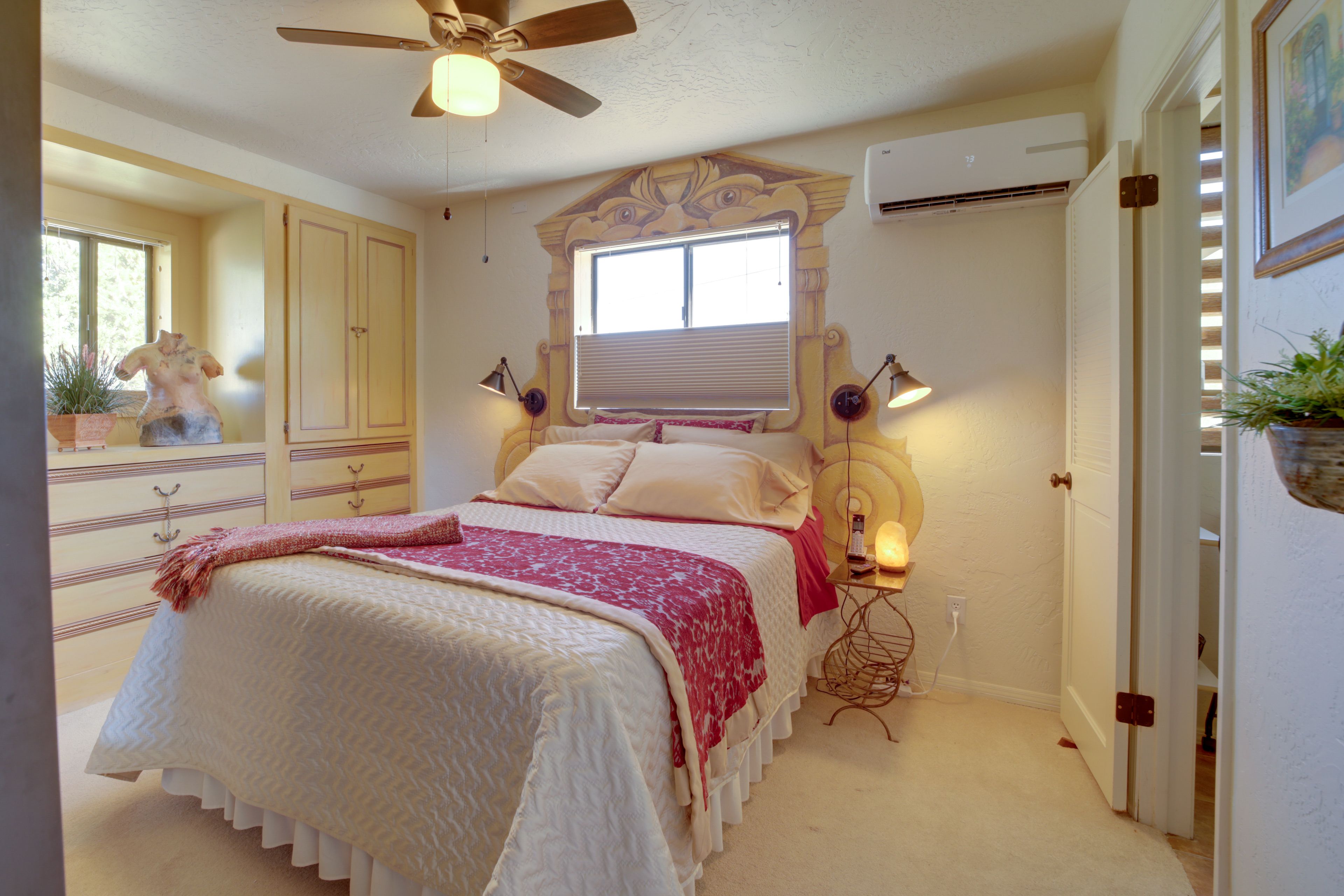 Bedroom | Queen Bed | En-Suite Bathroom | Linens & Towels Provided | TV