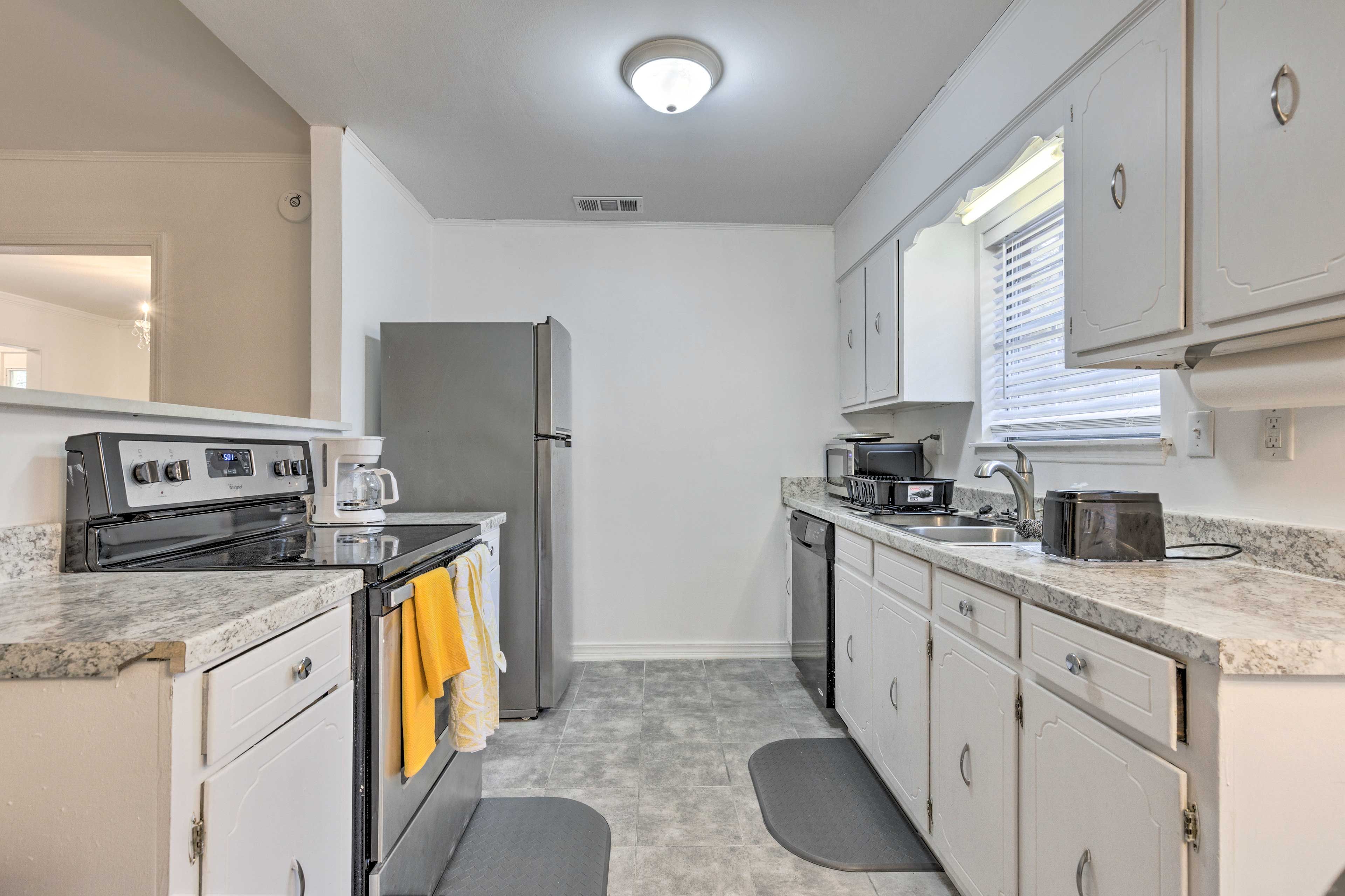 Kitchen | Fully Equipped | Coffee Maker | Cooking Basics | Toaster
