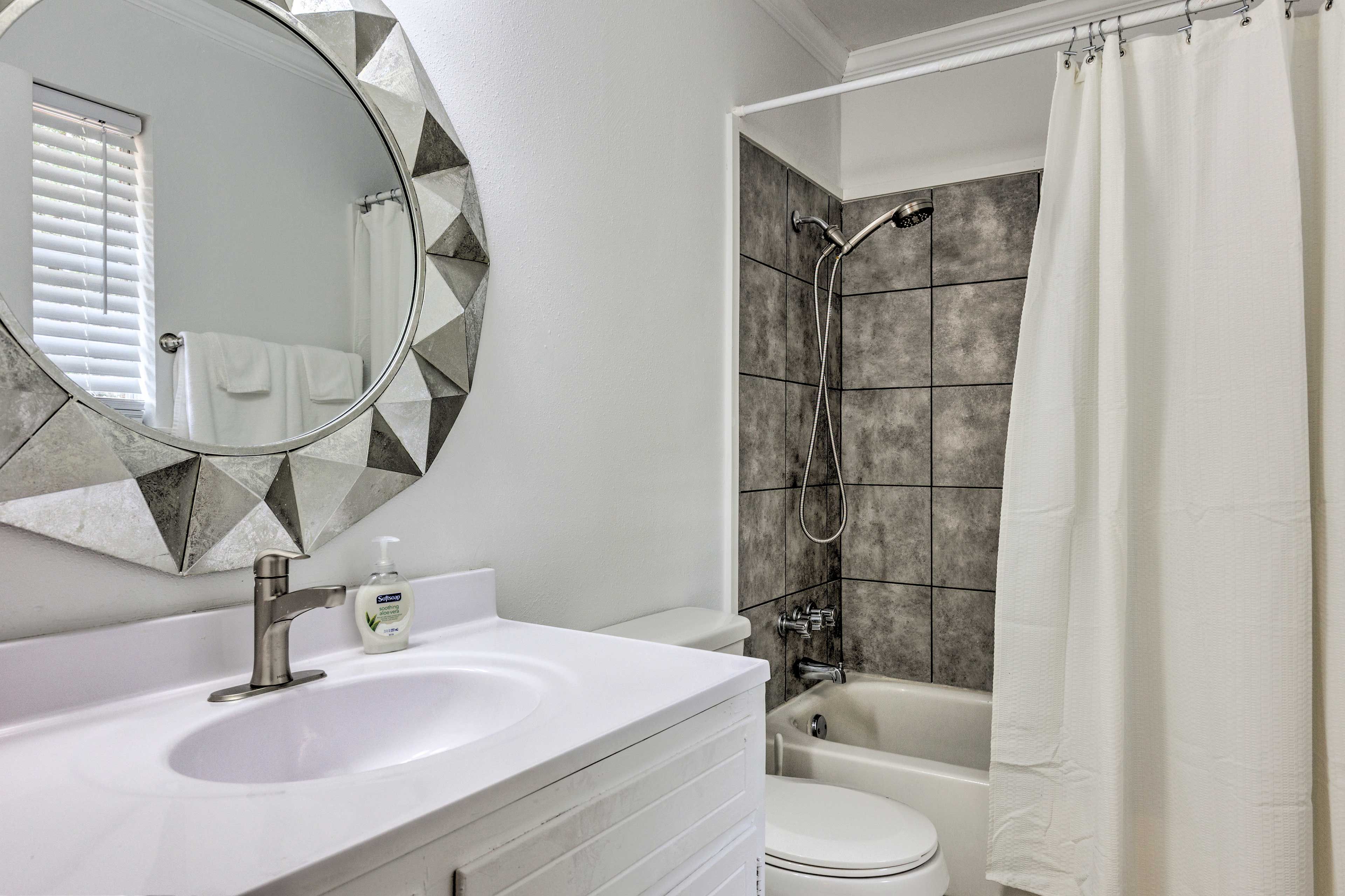 Full Bathroom | Access Via Bedroom 1 | Towels Provided | Hair Dryer