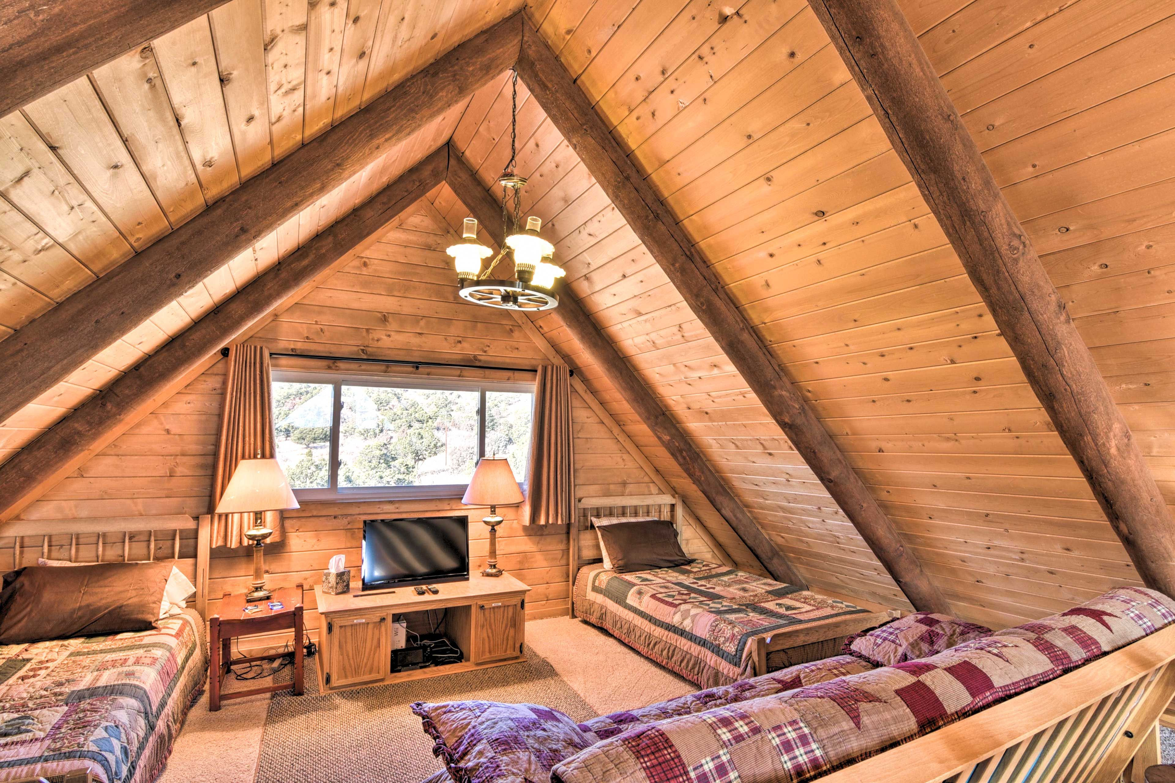 Loft | 2 Twin Beds | Sleeper Sofa