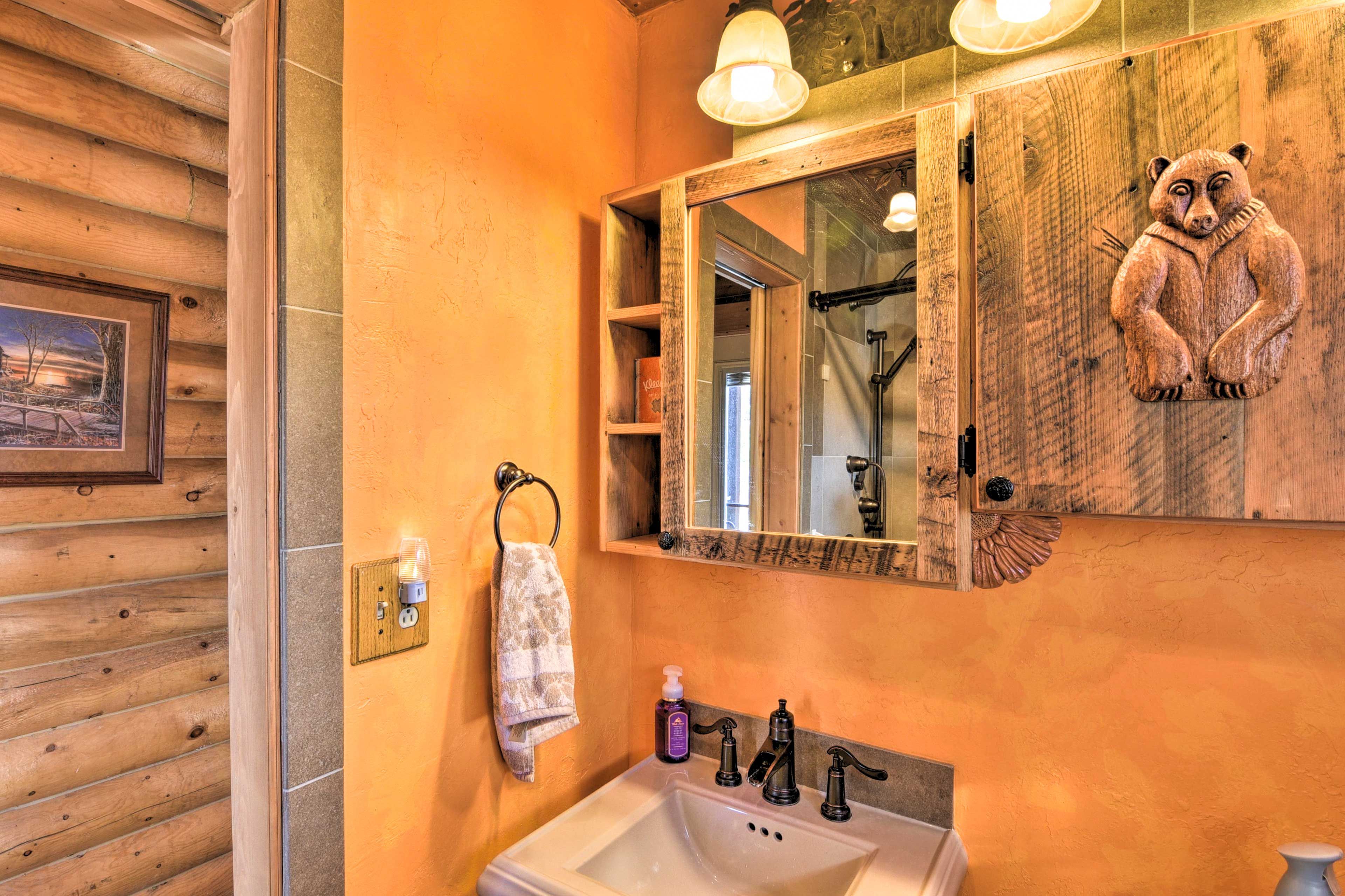 Full Bathroom | Complimentary Toiletries