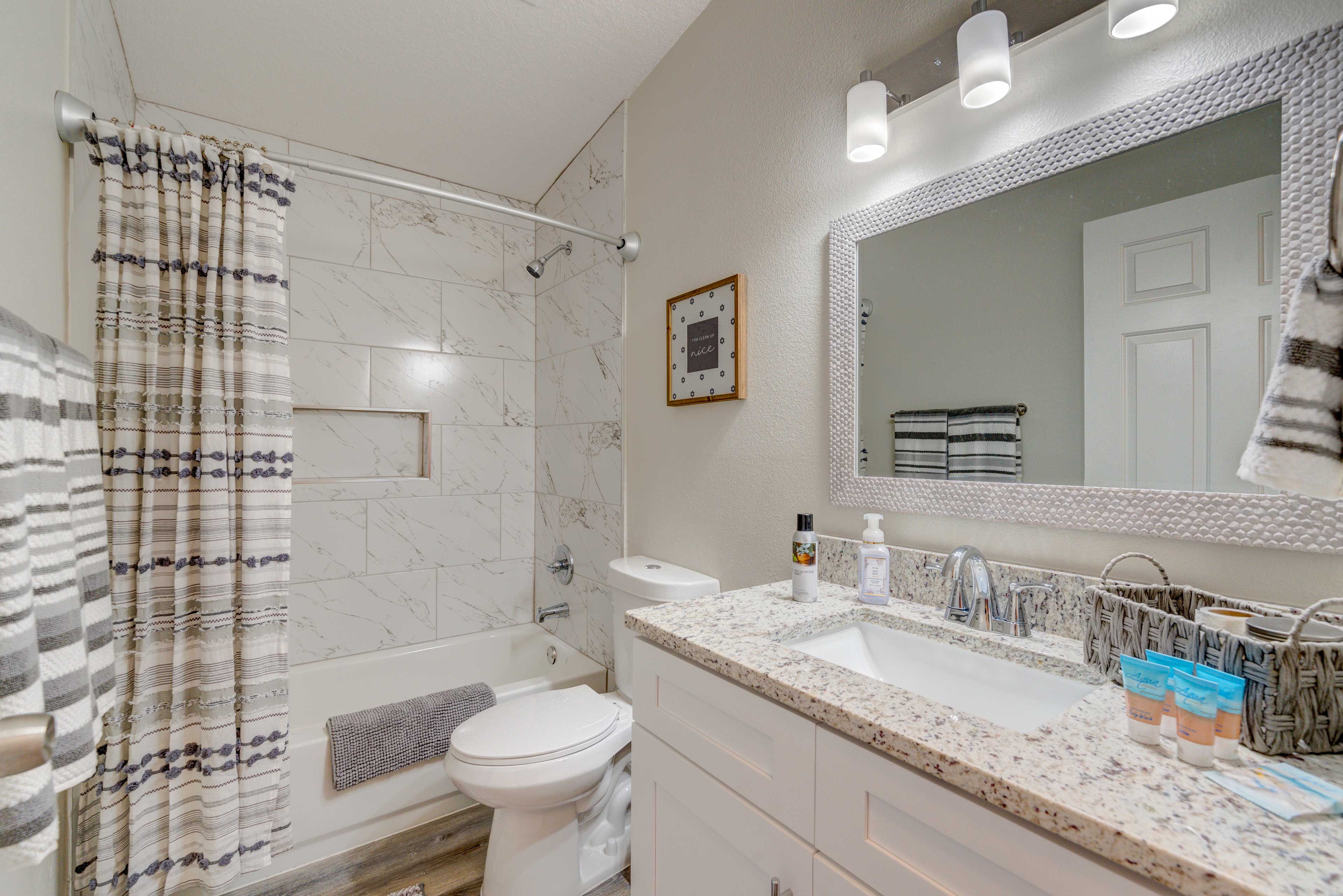 Full Bathroom | Hair Dryers Provided