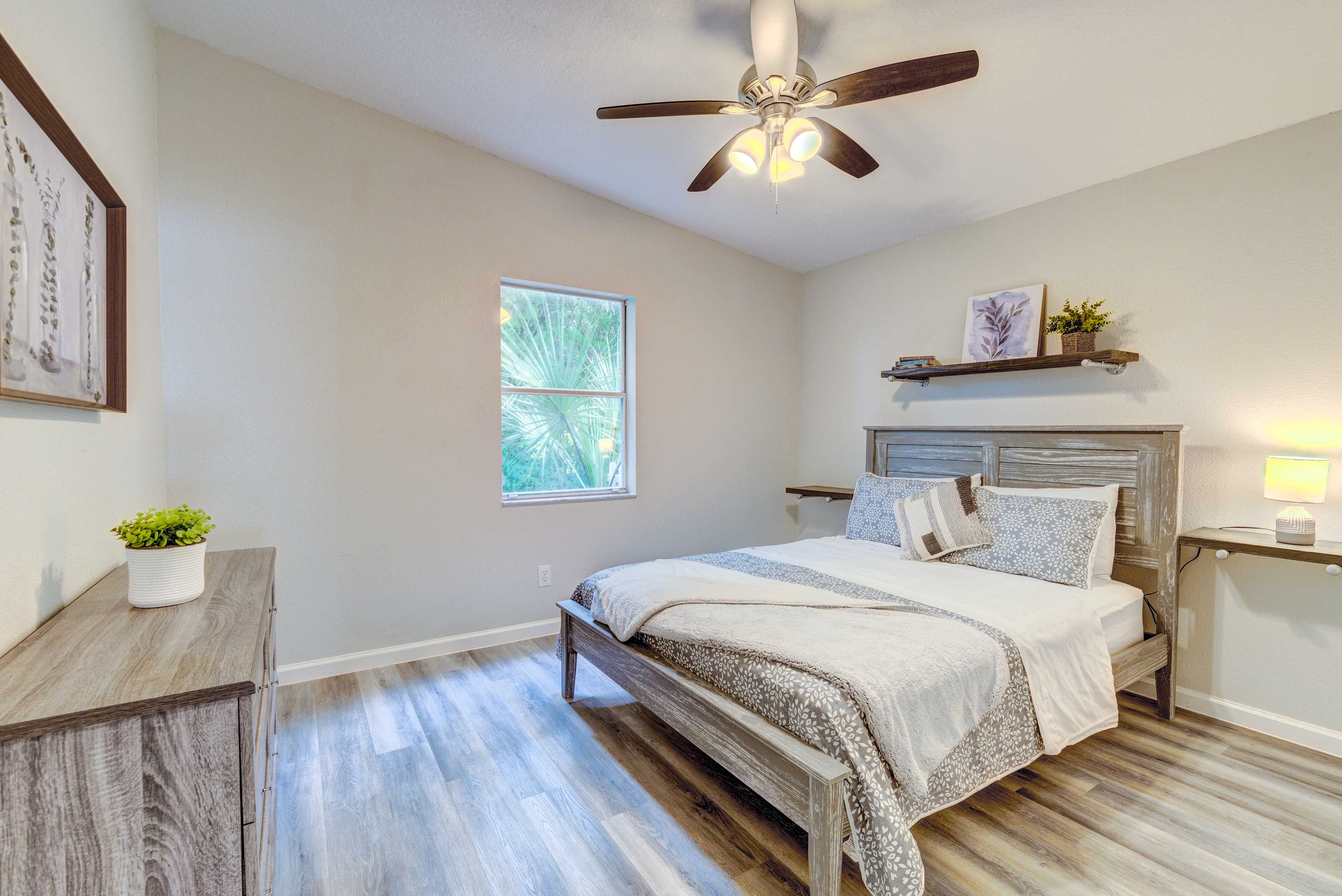Bedroom 2 | Queen Bed