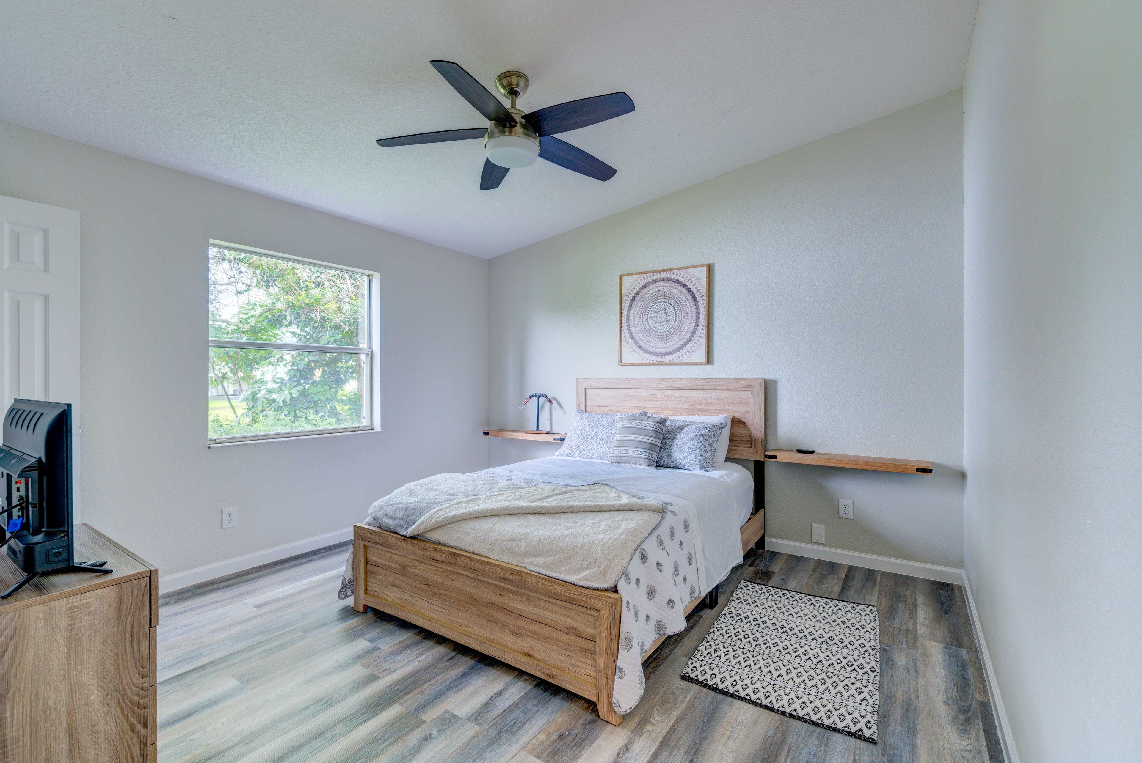 Bedroom 1 | Queen Bed | En-Suite Bathroom