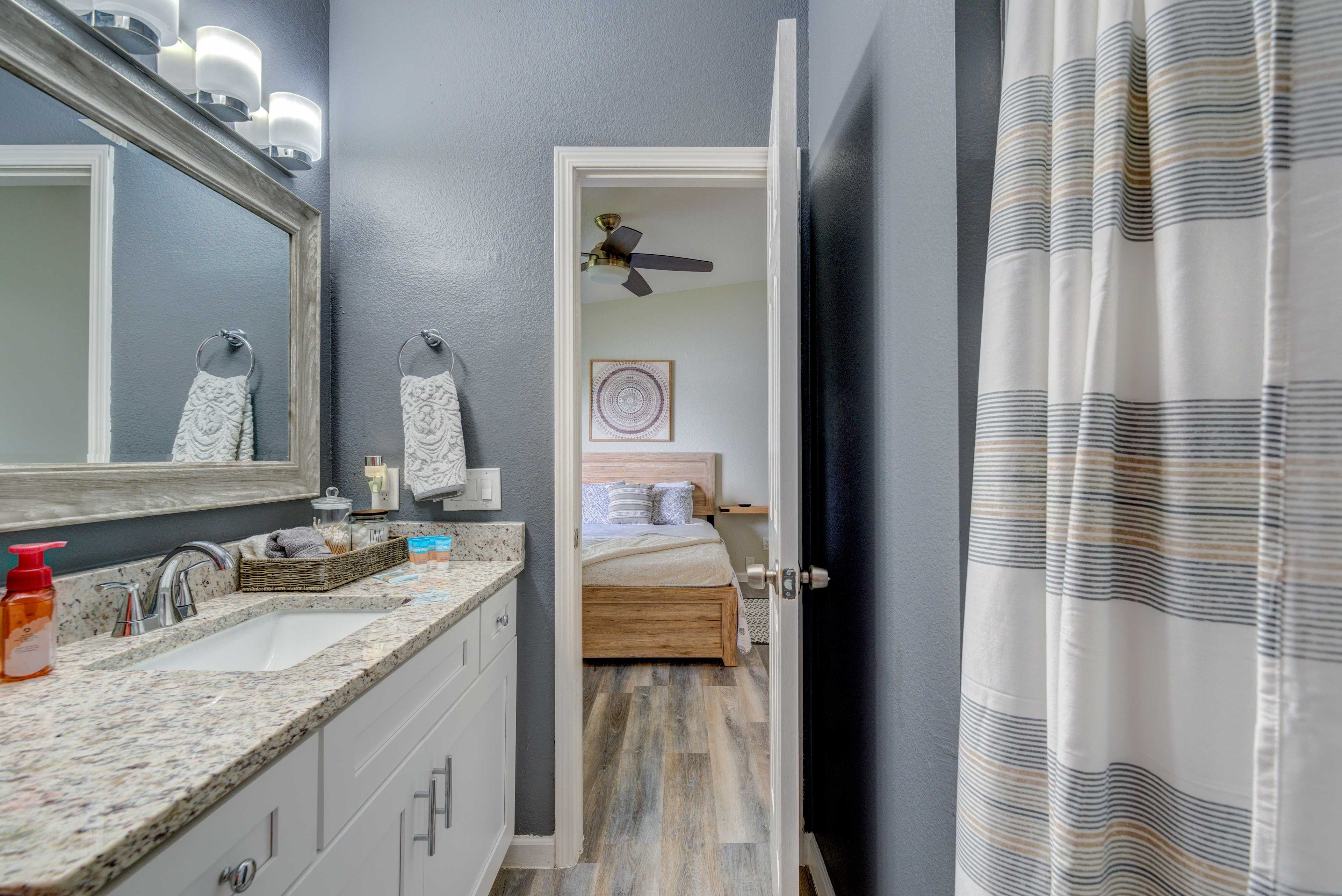 En-Suite Bathroom | Complimentary Toiletries Provided