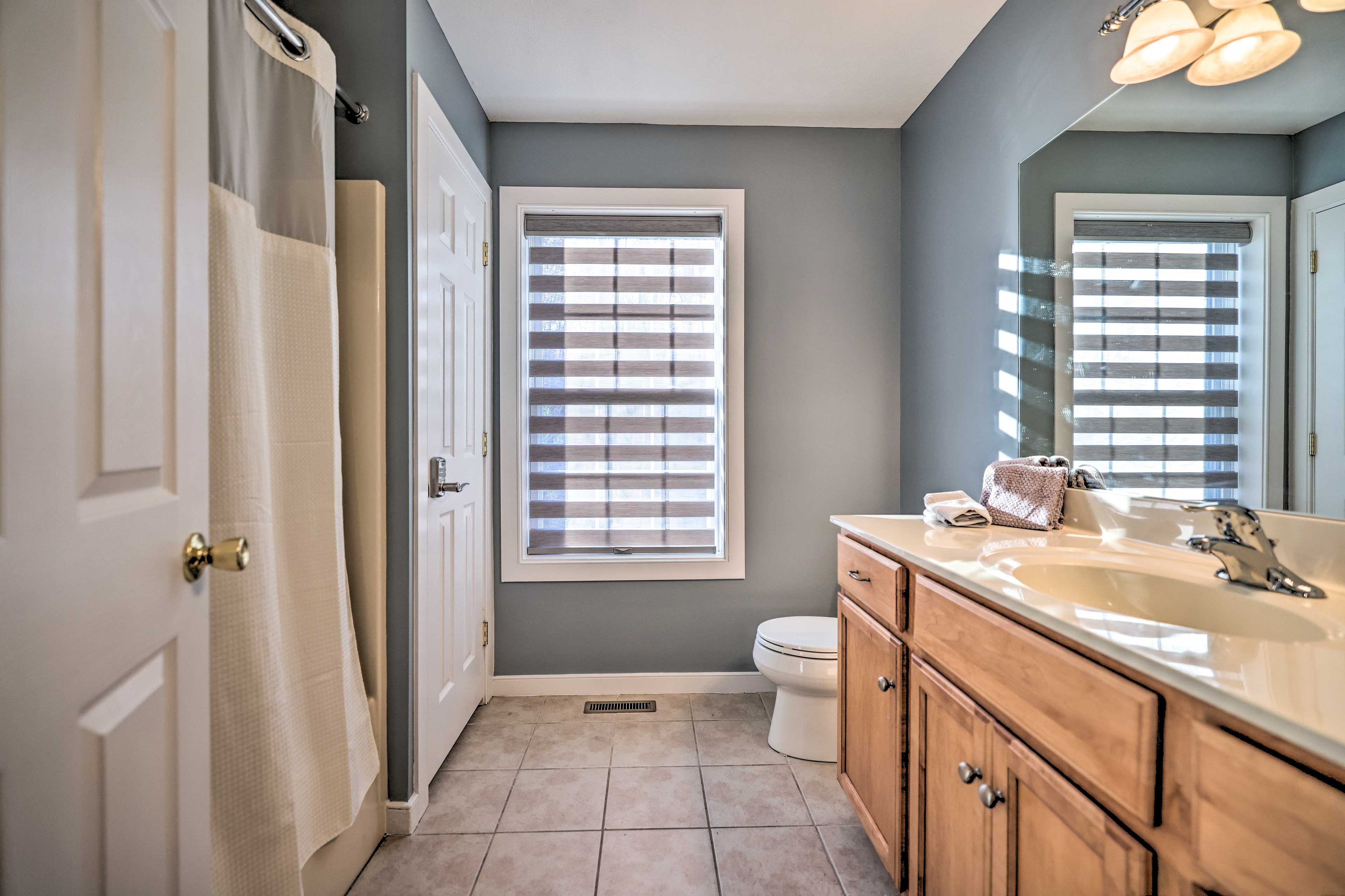 Full Bathroom | 2nd Floor