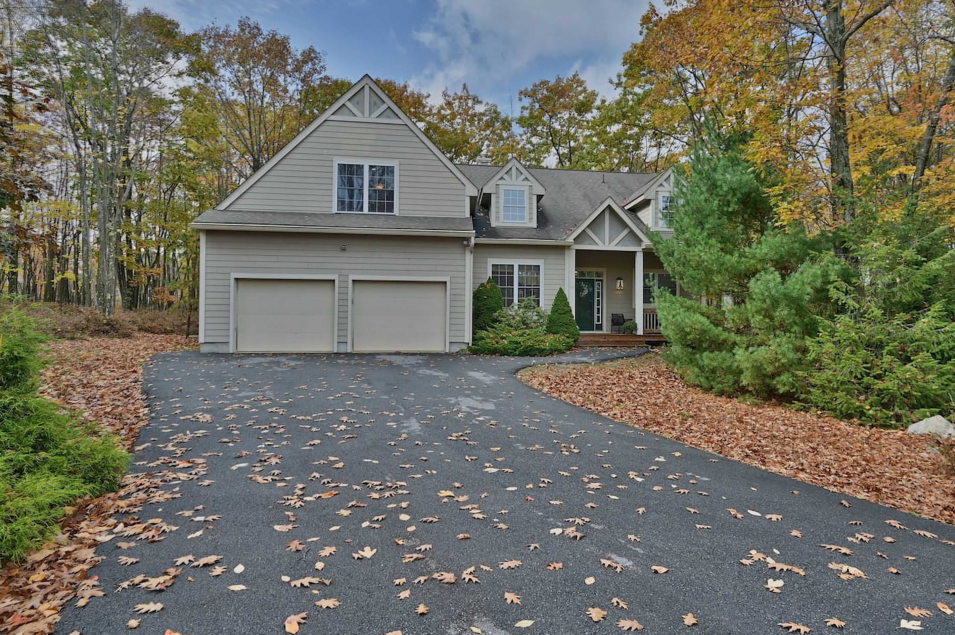 Exterior | Driveway Parking (6 Vehicles)