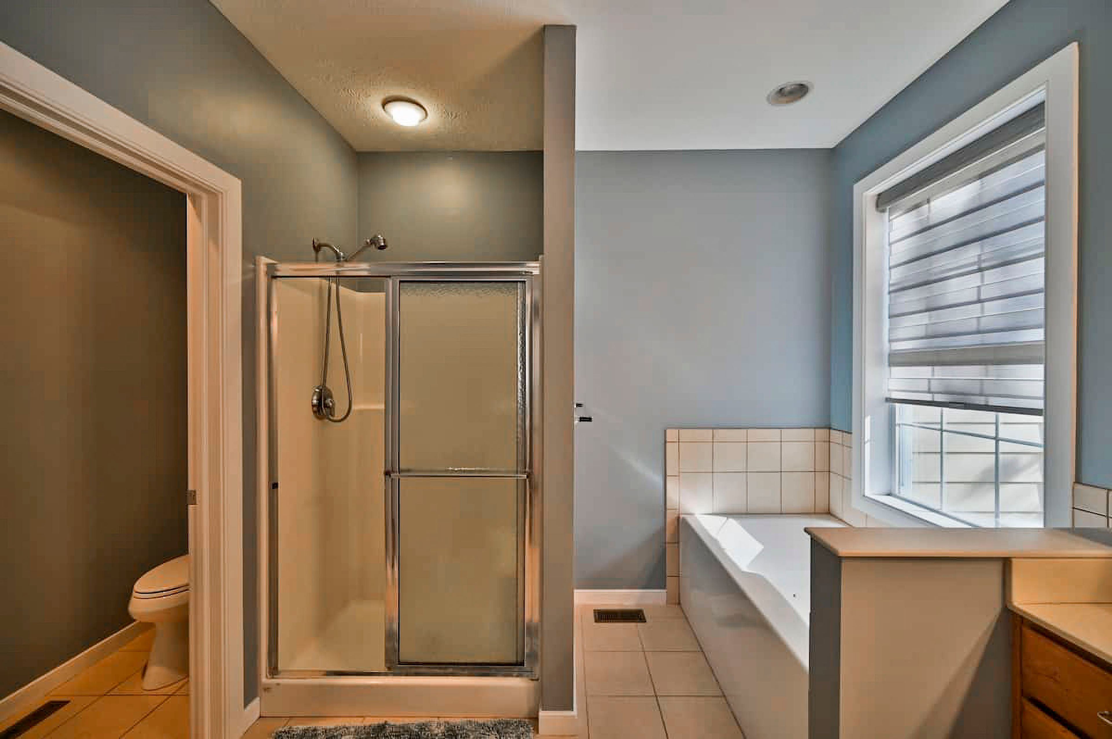 Full Bathroom | Access via Bedroom 1 | Towels Provided
