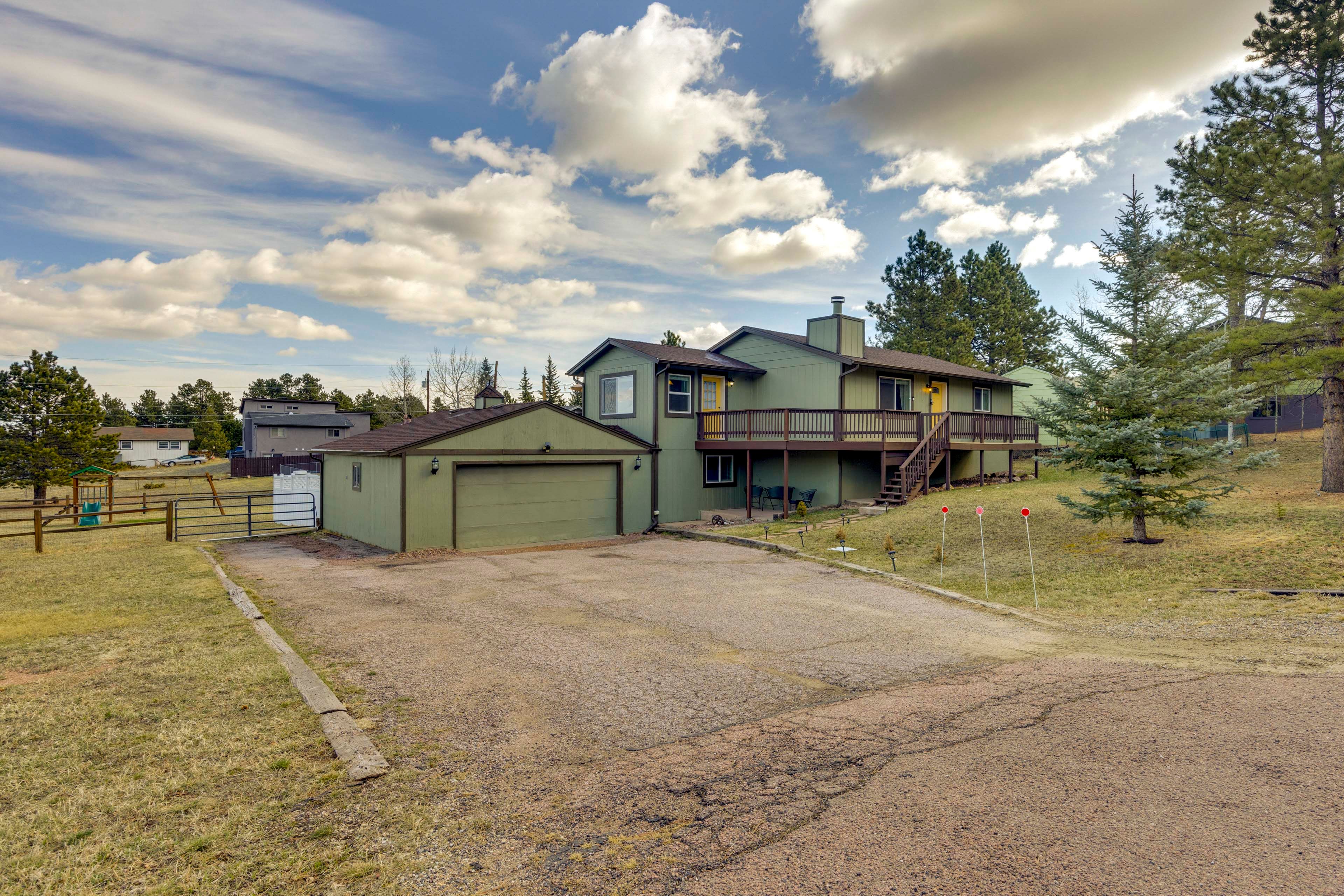 Parking | Garage (2 Vehicles) | Driveway (3 Vehicles) | RVs/Trailers Allowed