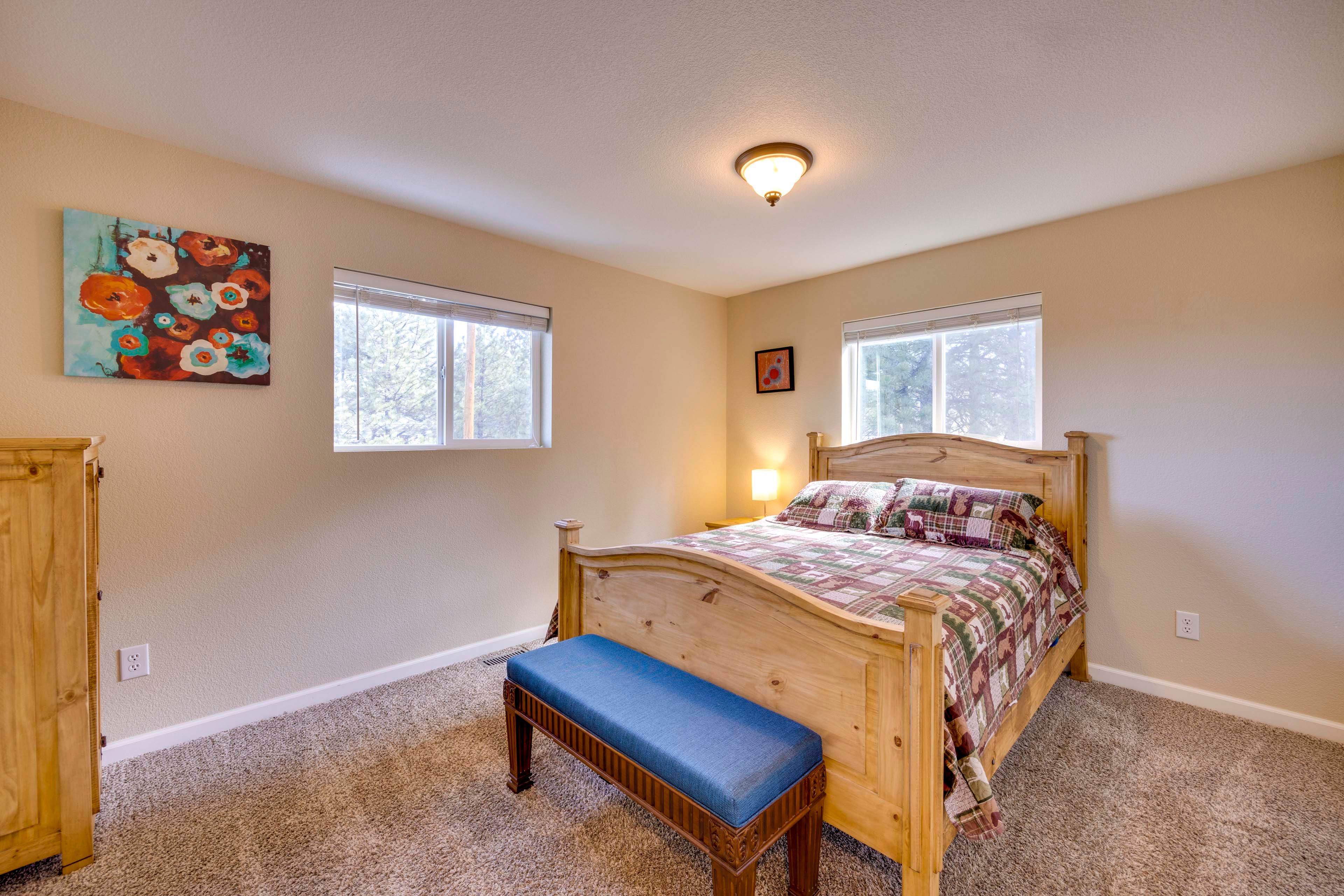 Bedroom 1 | Queen Bed | 1st Floor