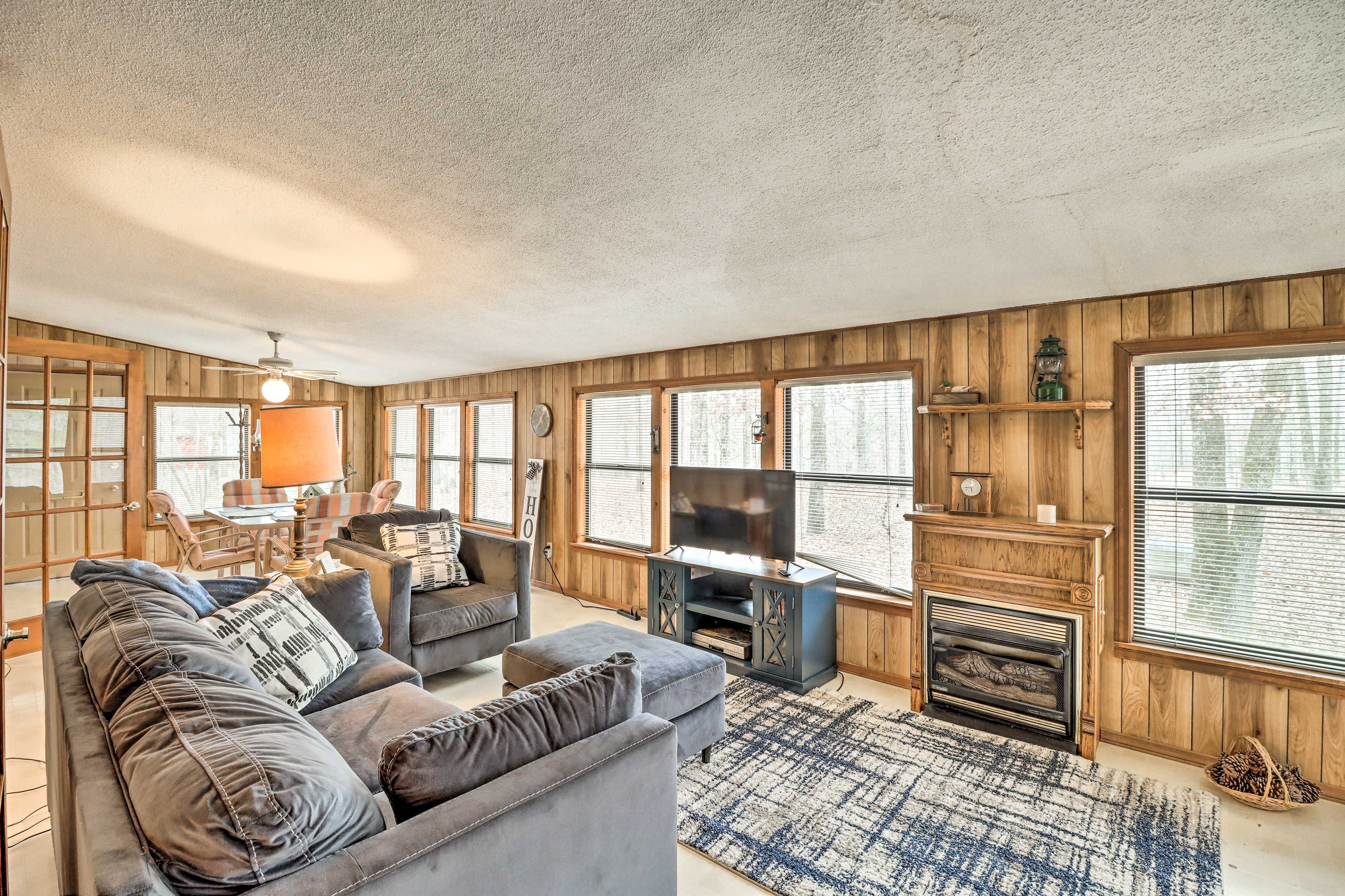 Sunroom | Smart TV