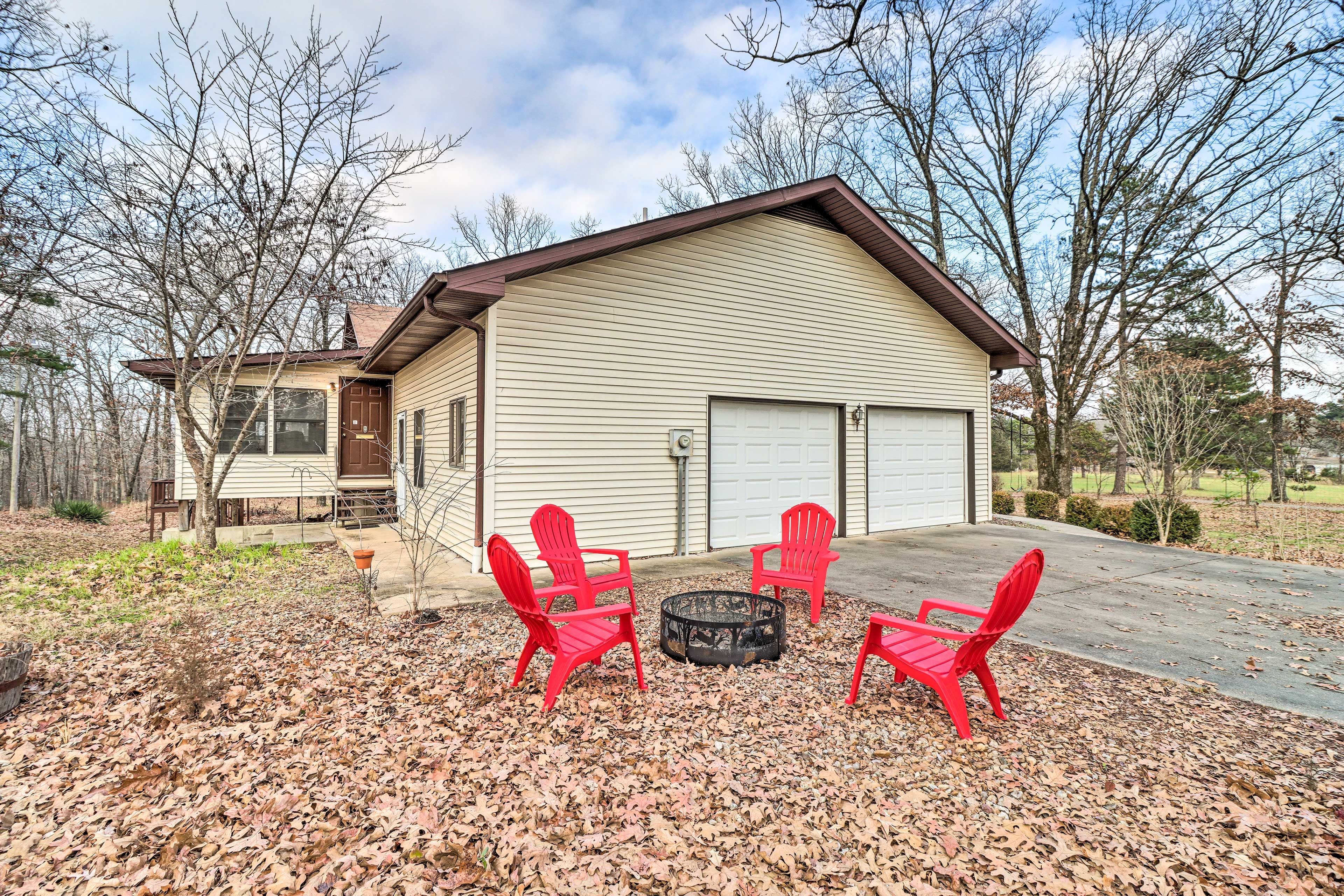 Fire Pit | Garage Parking (2 Vehicles) | Driveway Parking (2 Vehicles)