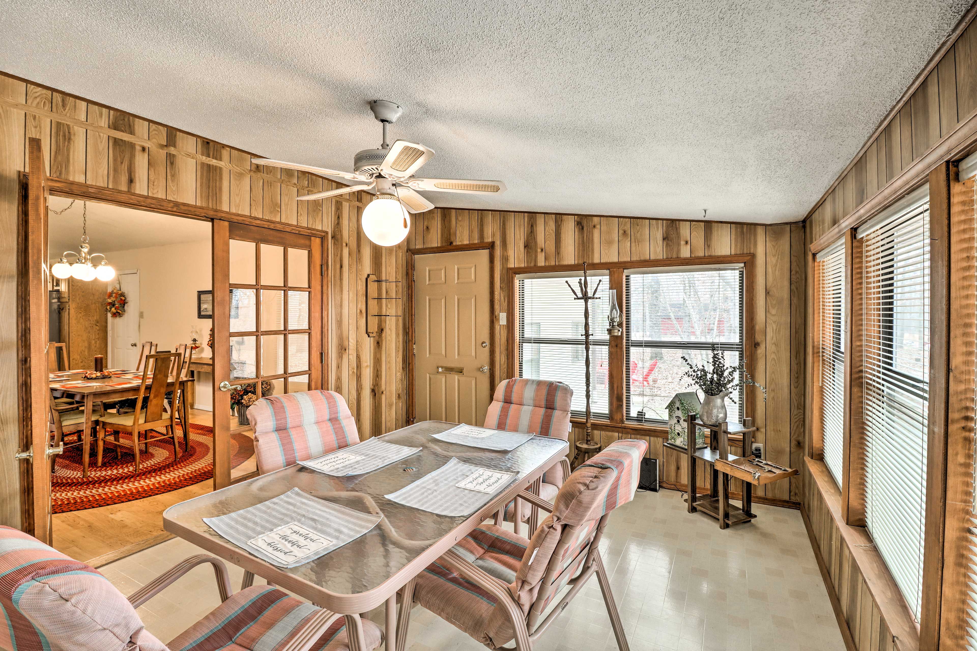 Sunroom | Dining Table