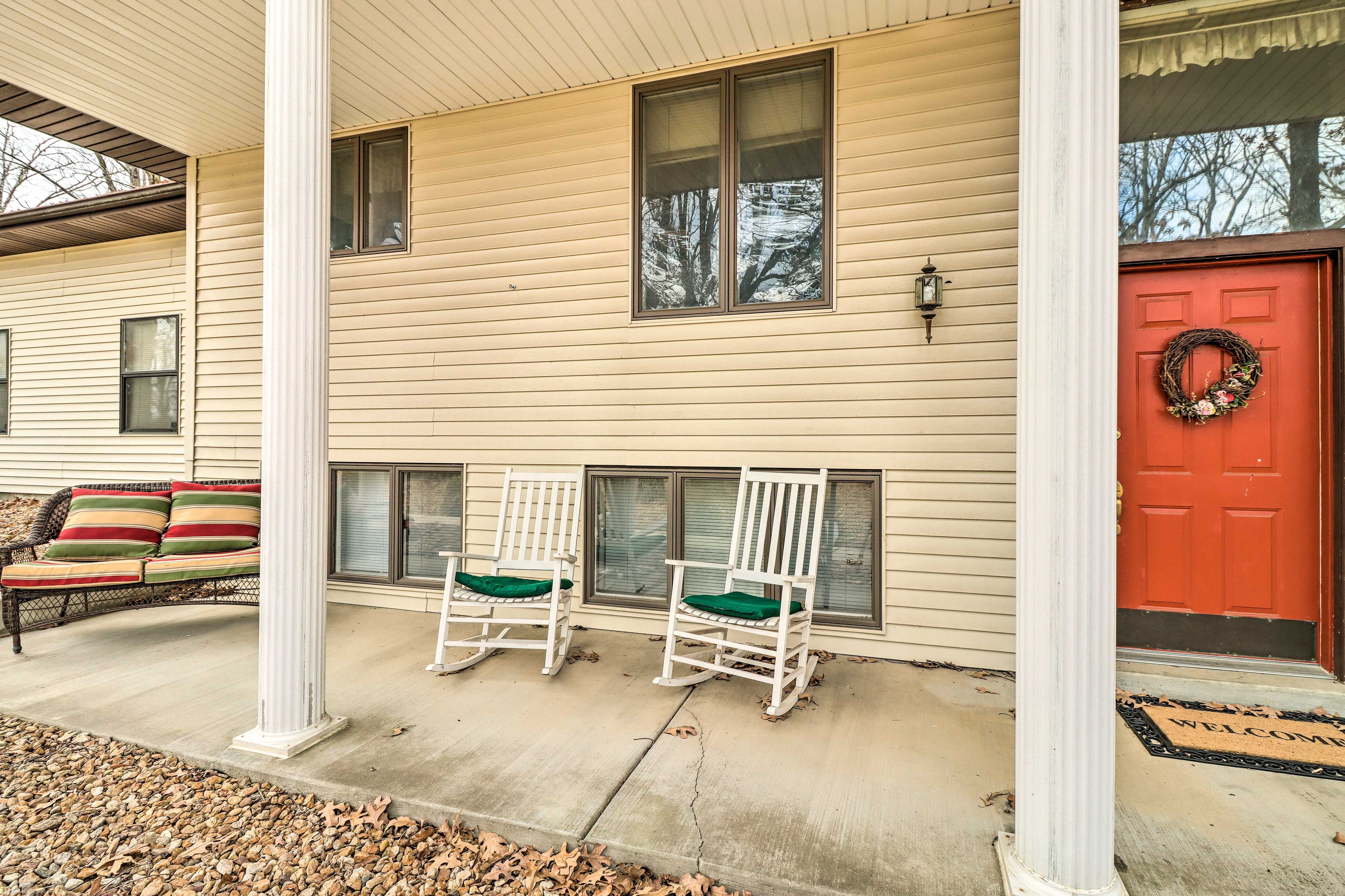 Front Porch w/ Seating