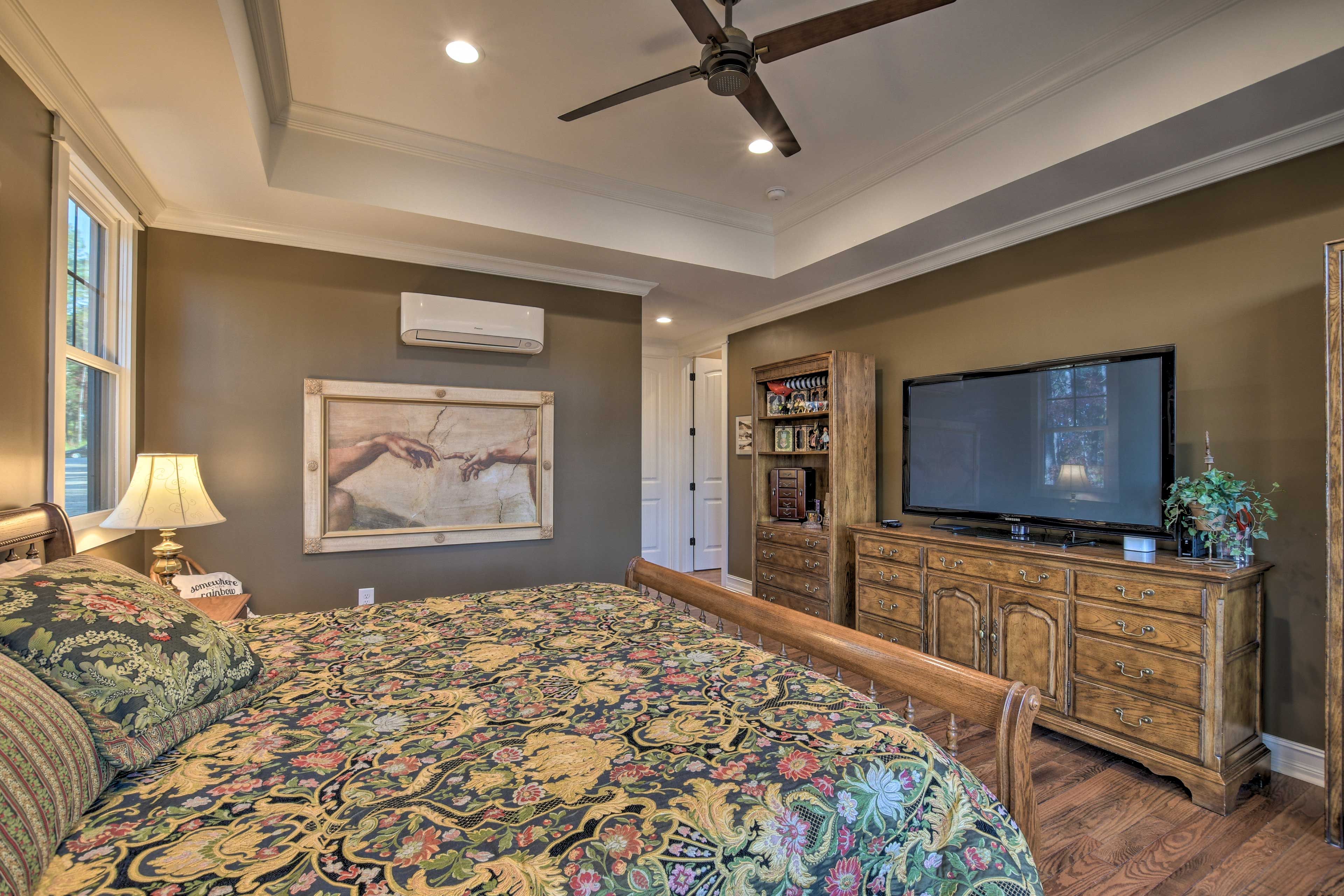 Bedroom 1 | Smart TV