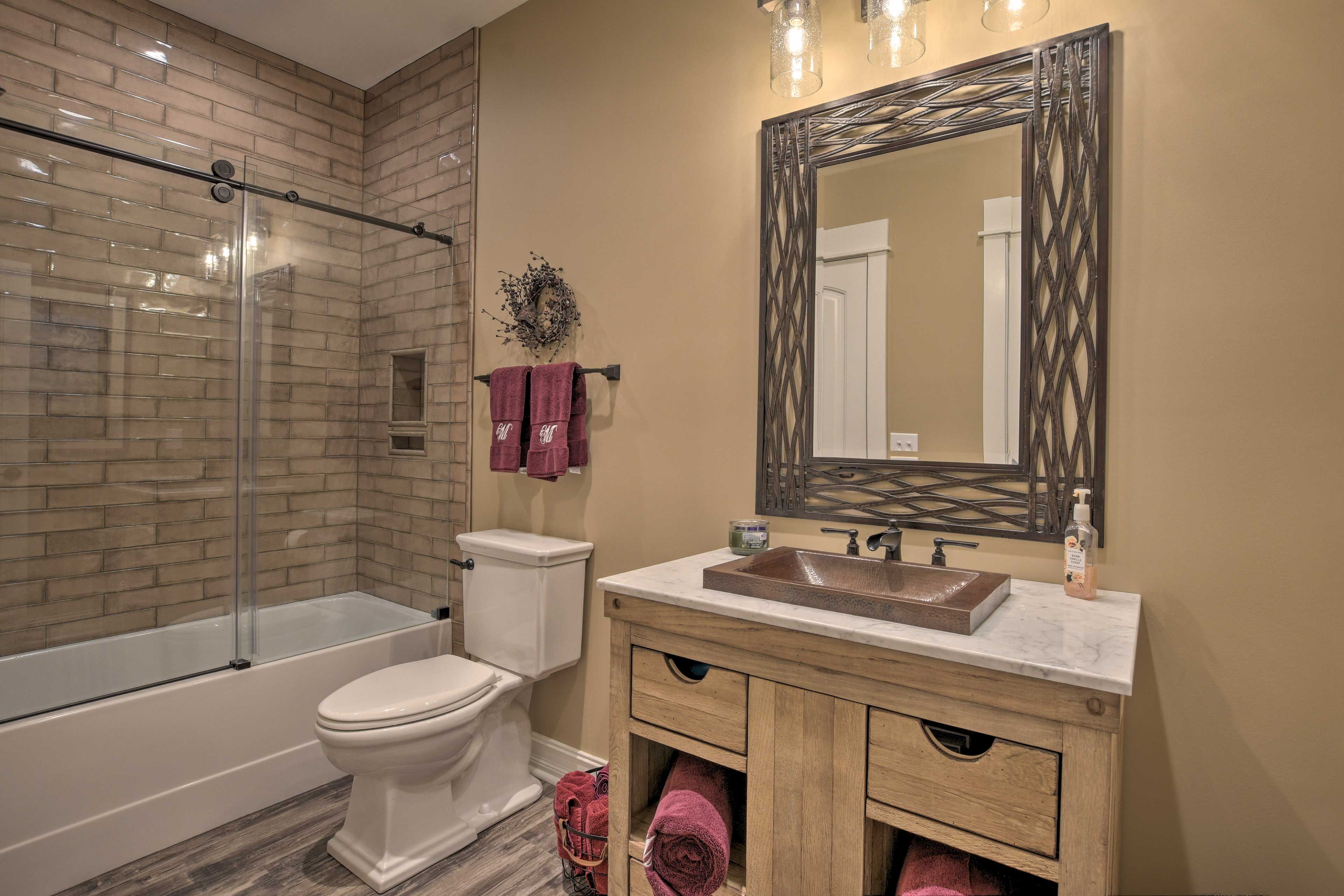 Full Bathroom | Shower/Tub Combo