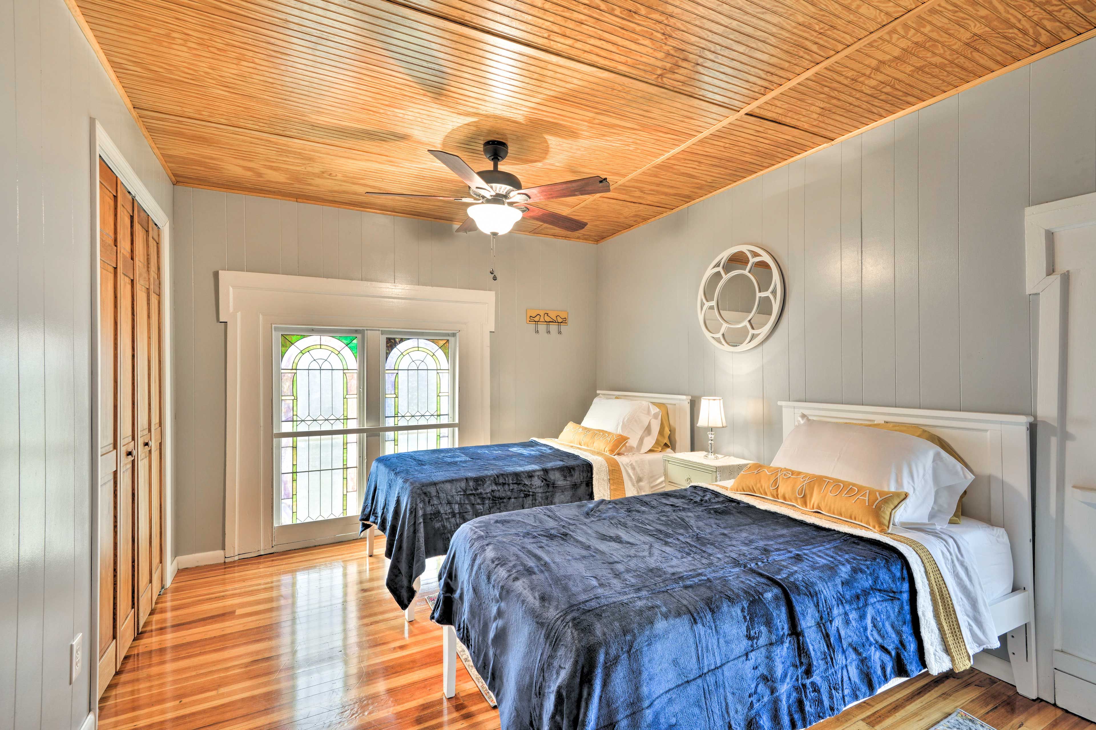 Bedroom 2 | 2 Twin Beds