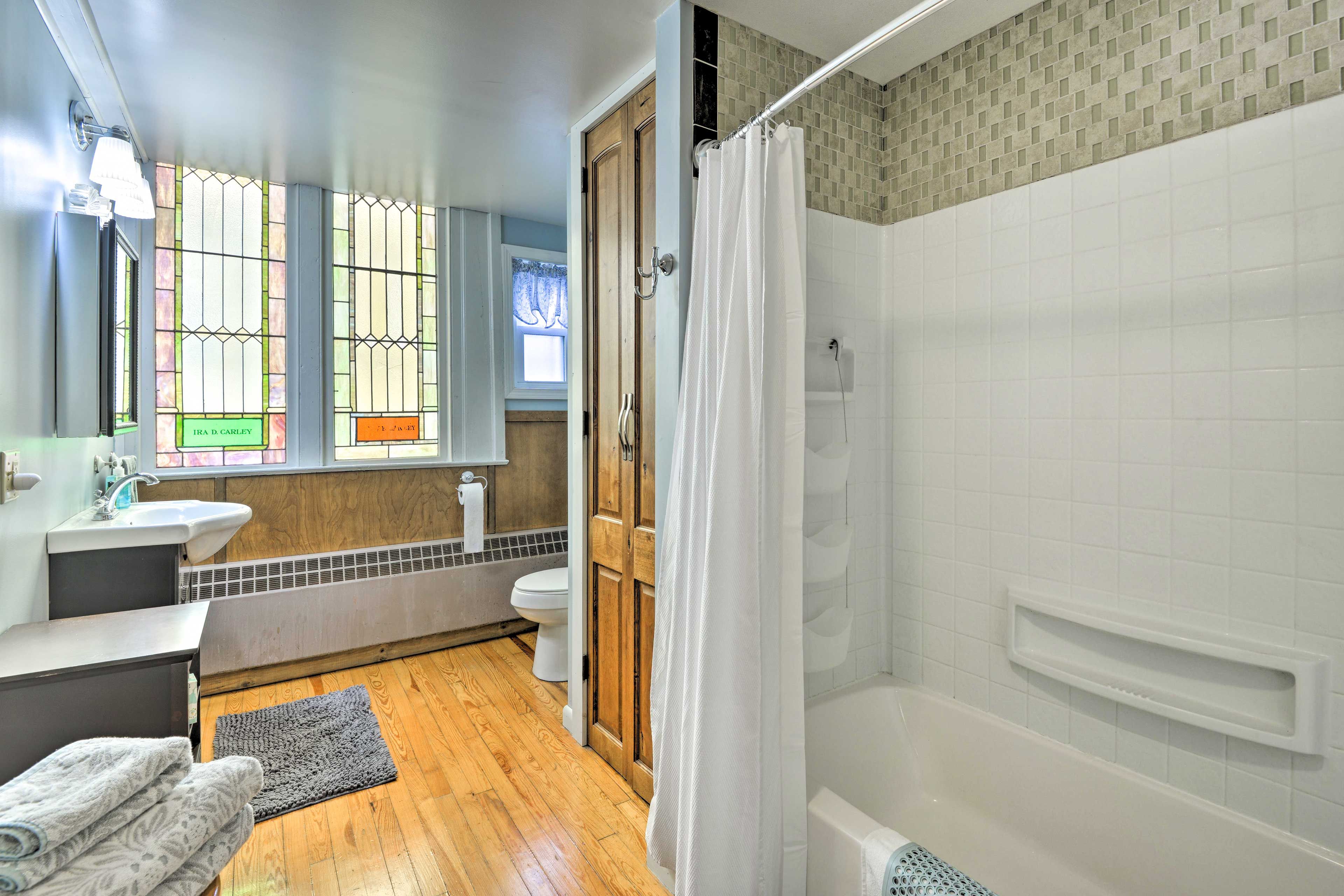 Full Bathroom | Complimentary Toiletries | Hair Dryer | Towels Provided