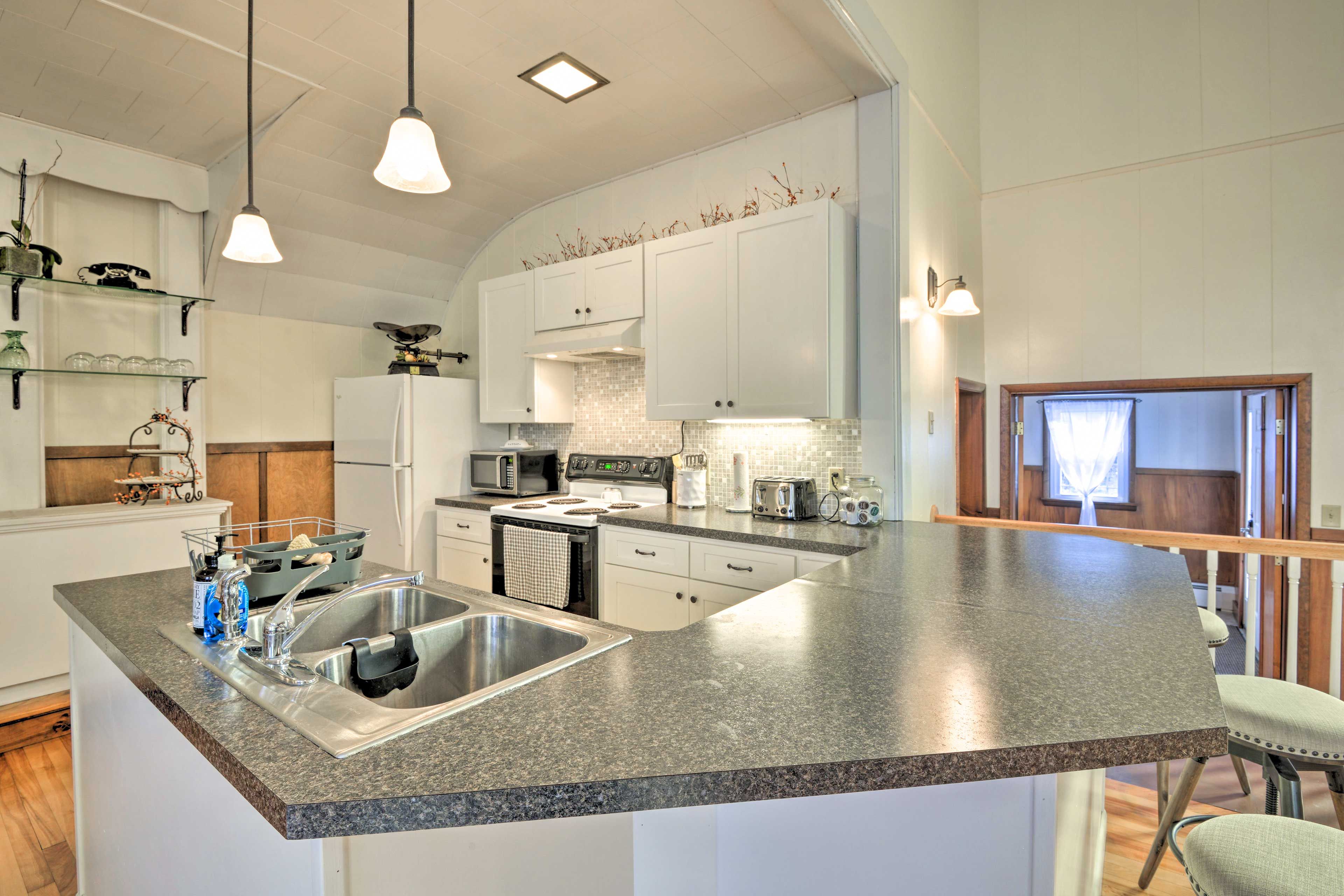 Kitchen | Well-Equipped | Cooking Basics | Dishware & Flatware