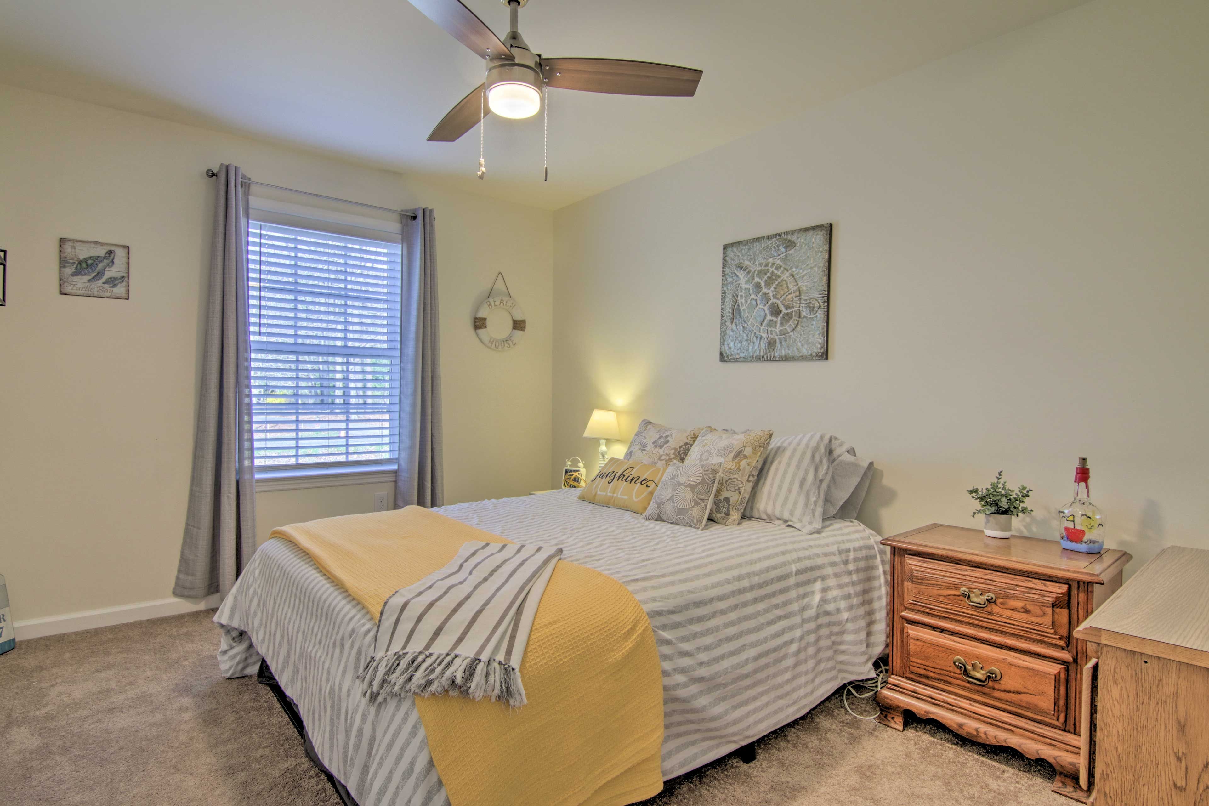 Bedroom 2 | Queen Bed