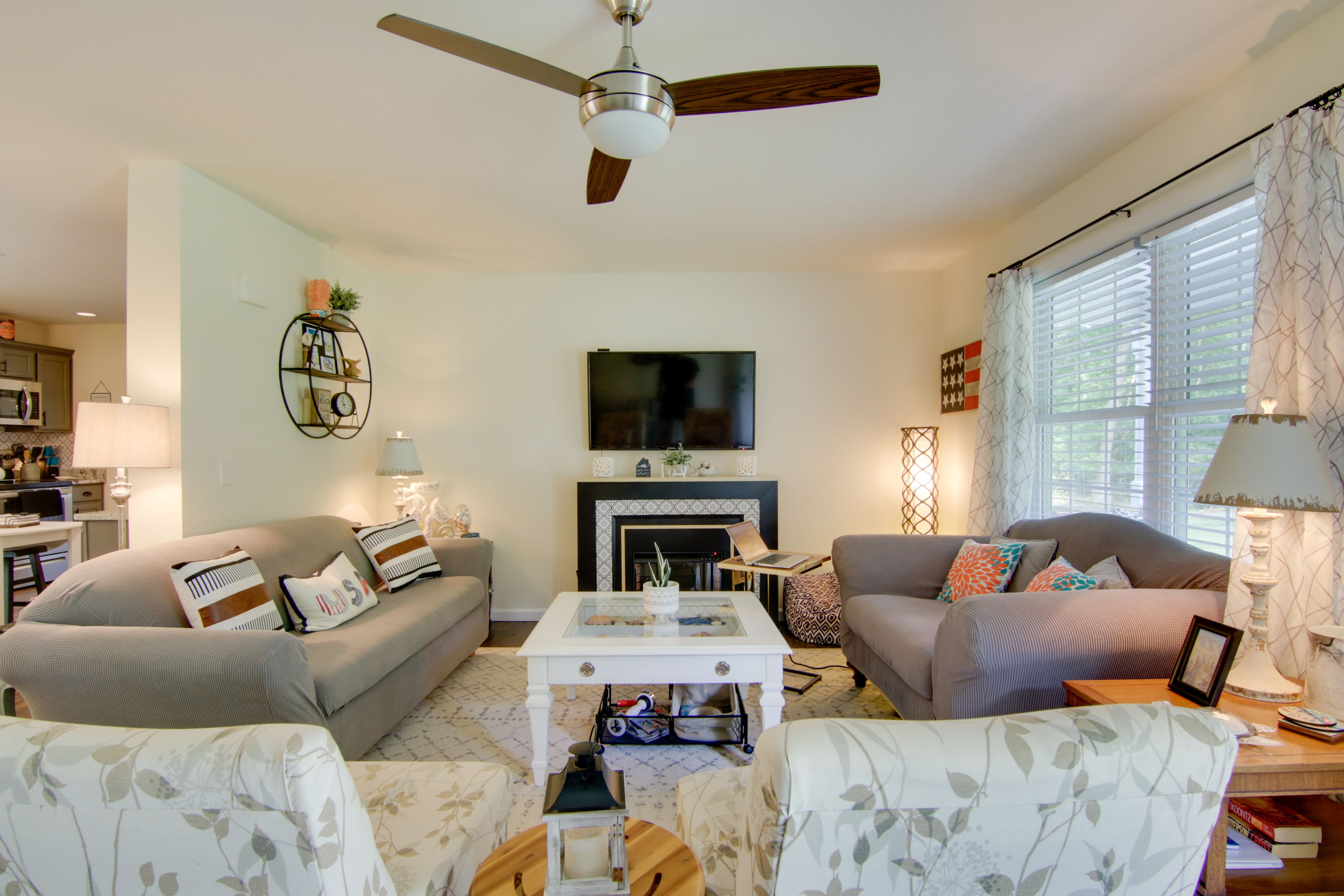 Living Room | Fireplace