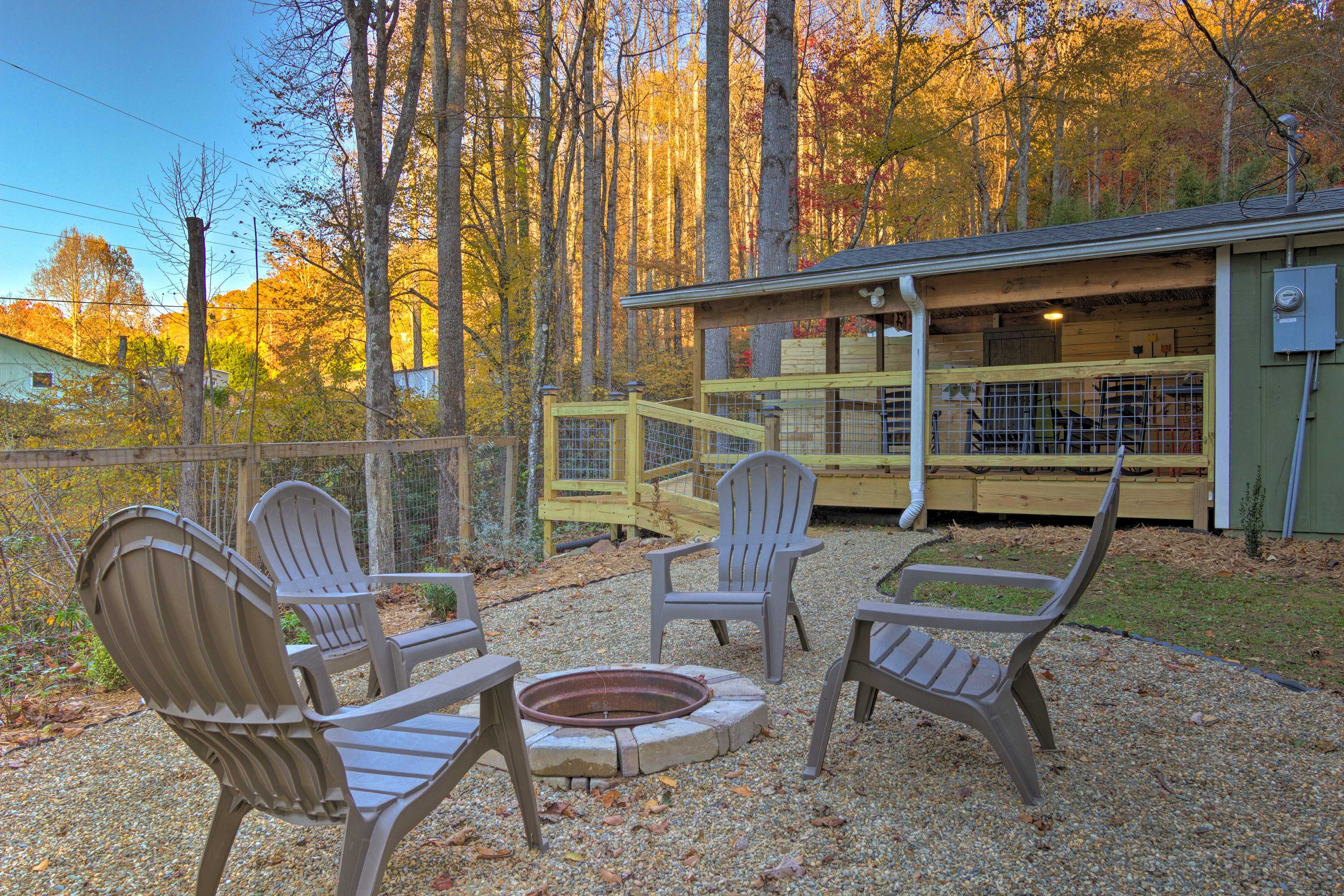 Studio Exterior | Fire Pit (No Wood Provided)