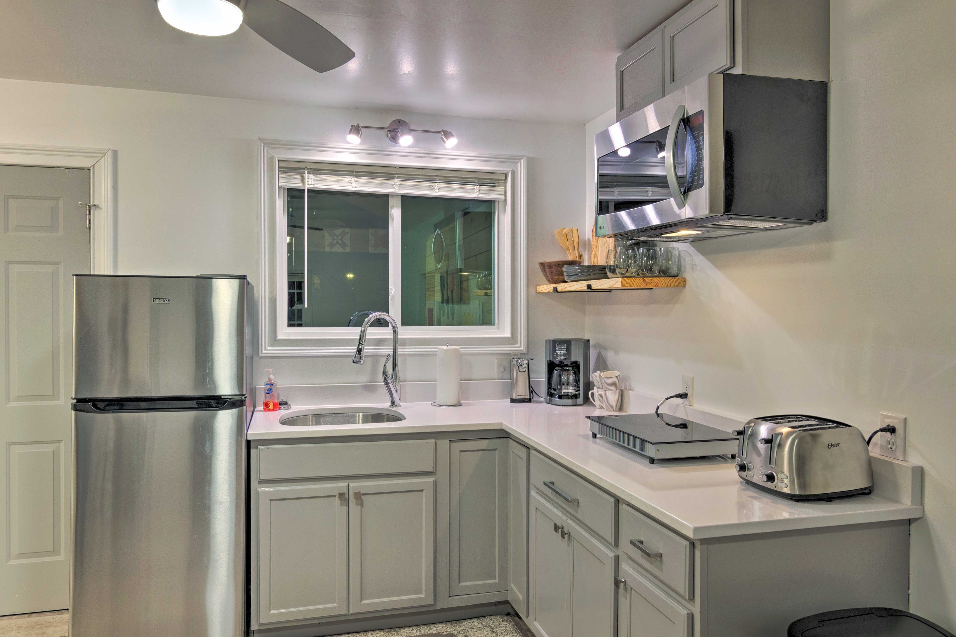 Kitchenette | Well-Equipped