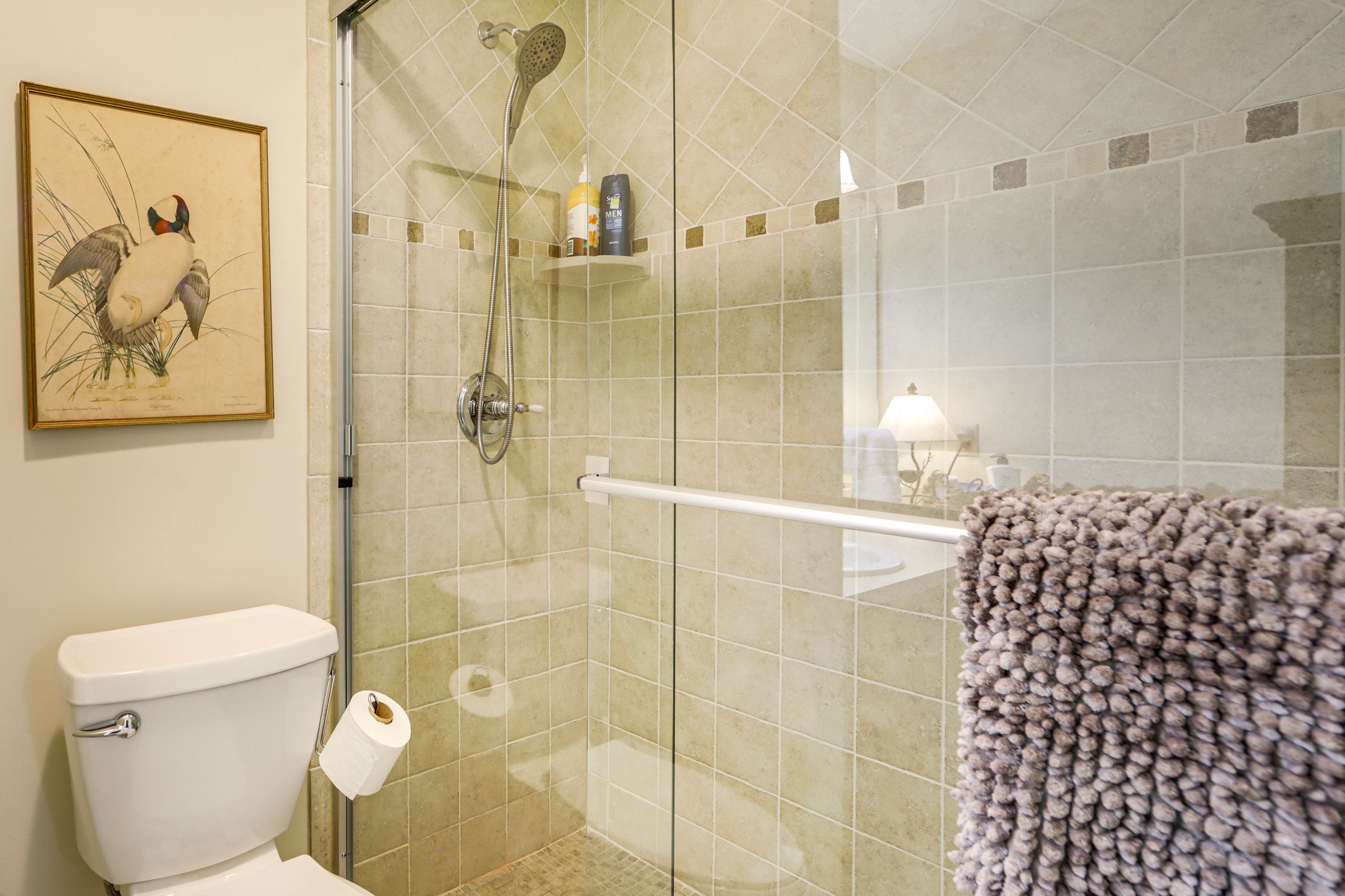 Full Bathroom | Towels Provided | Complimentary Toiletries
