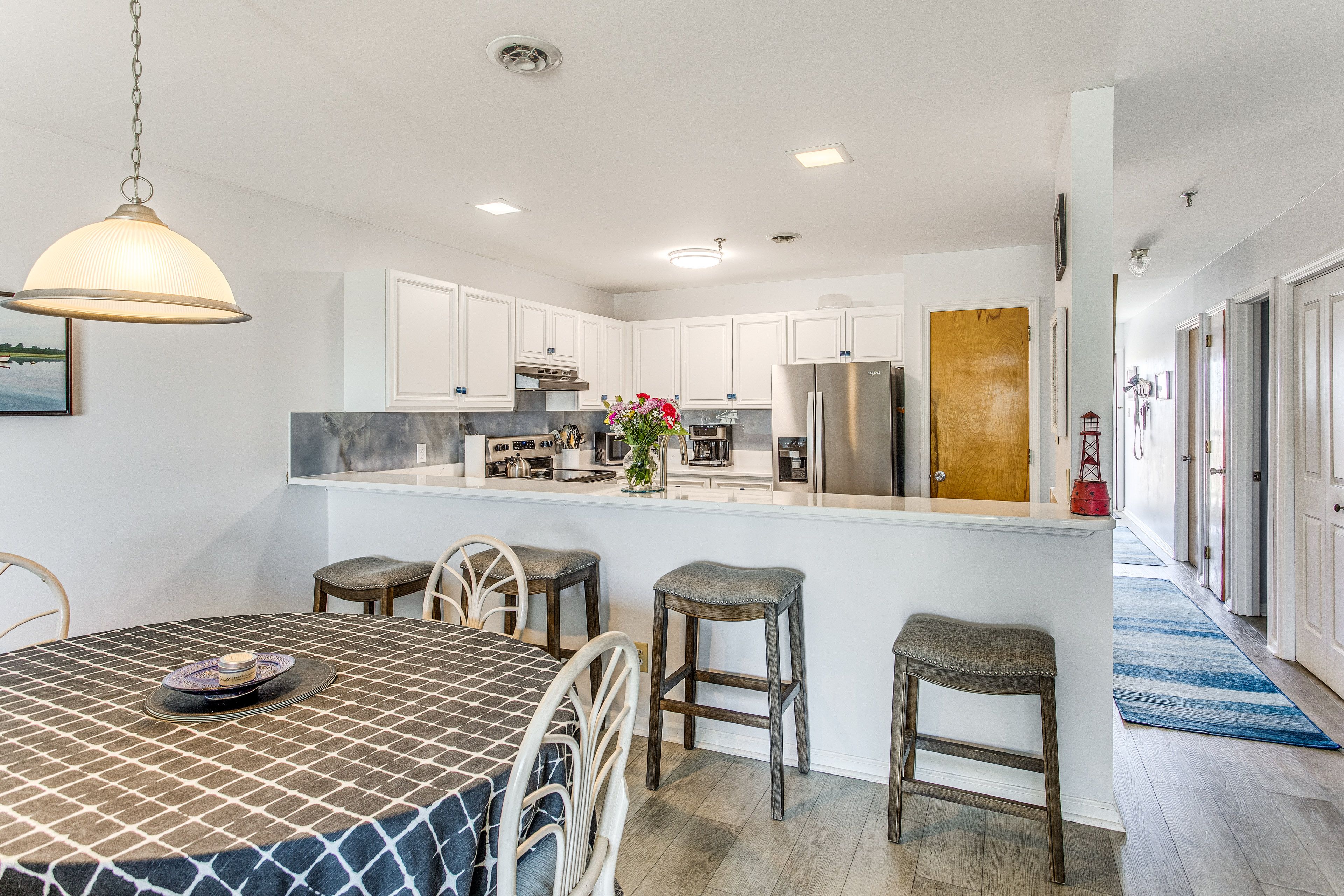 Breakfast Bar & Dining Area | Dishes & Flatware Provided