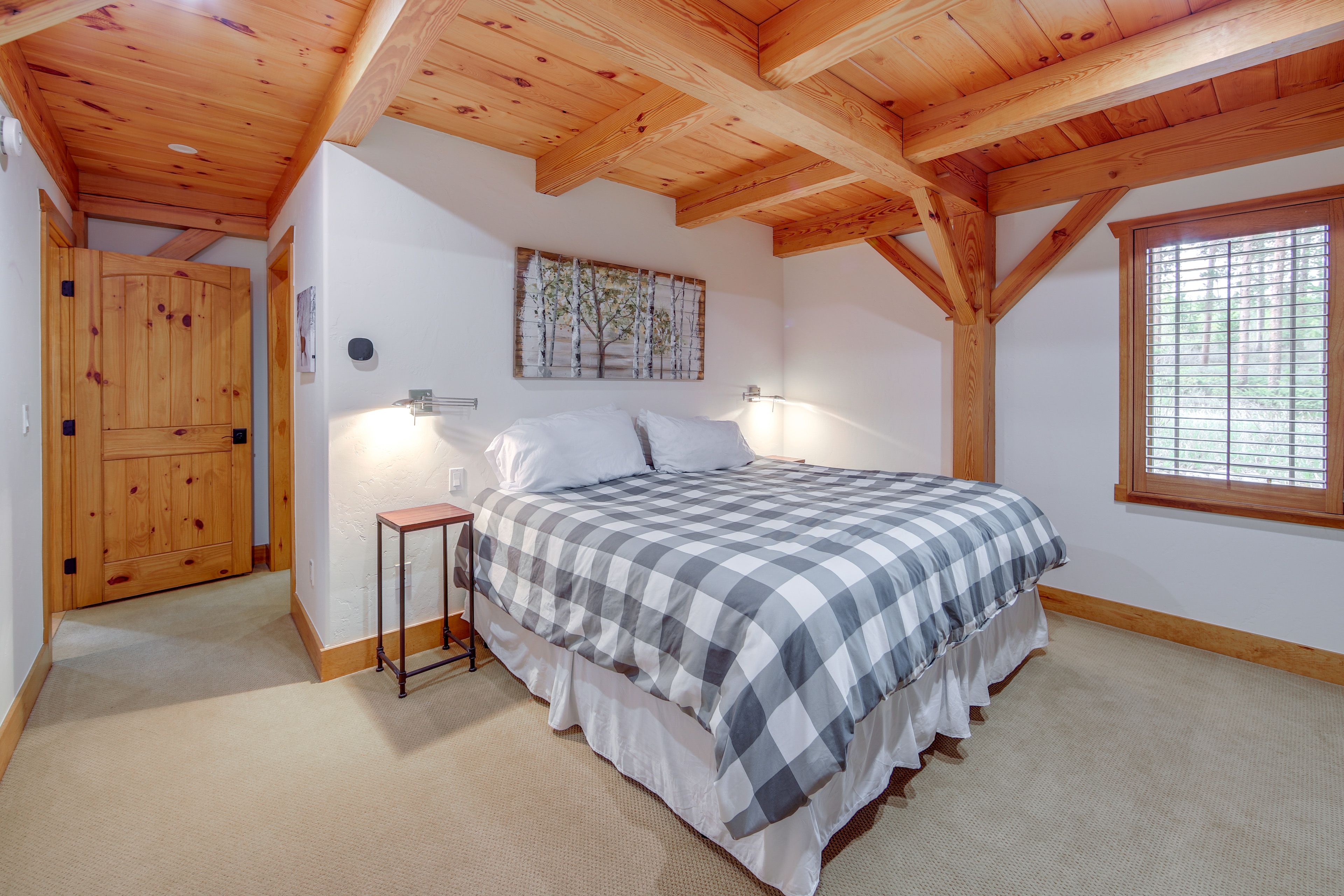 Bedroom 1 | Main Level | King Bed | Linens Provided | Smart TV | En-Suite Bath