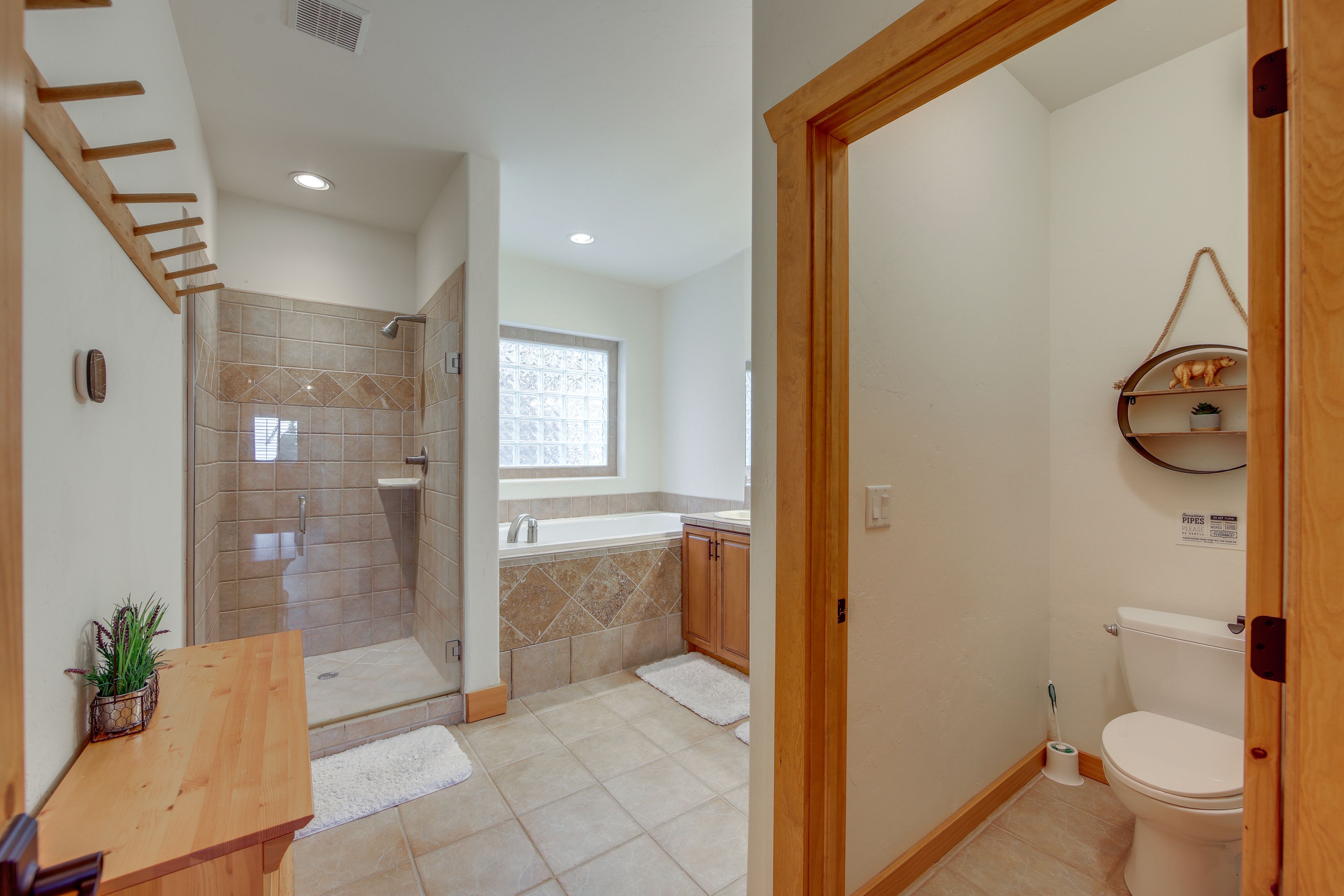 Full Bathroom | Lower Level | Jetted Tub | Complimentary Toiletries | Hair Dryer