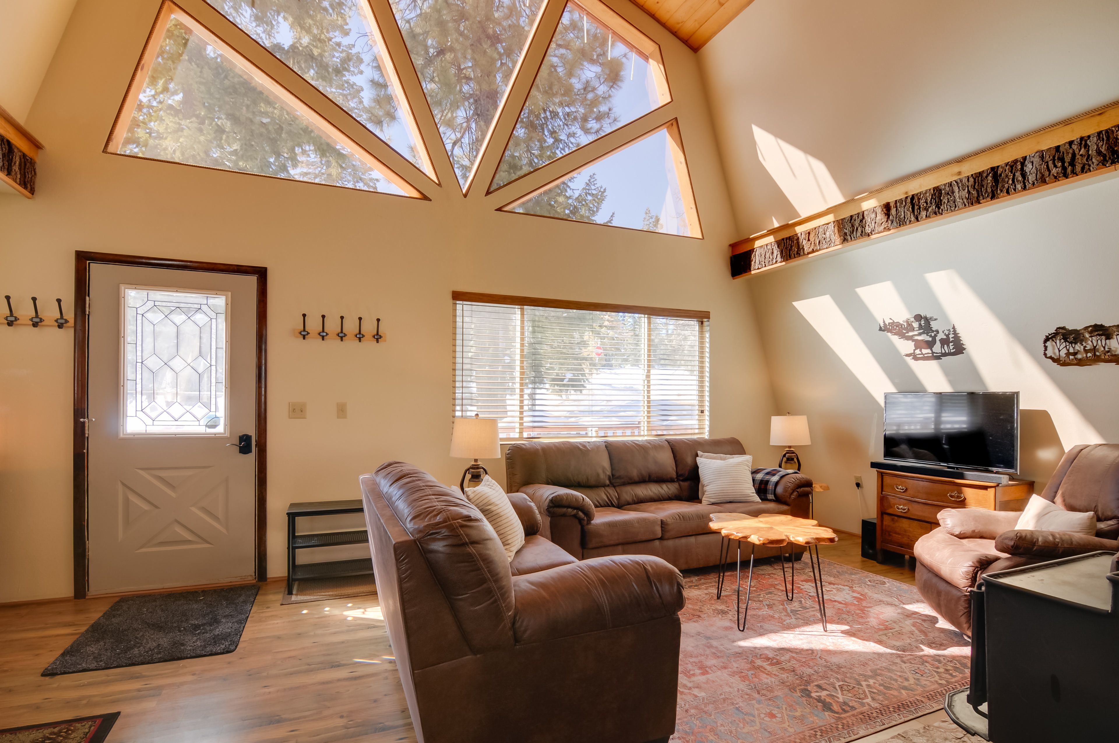 Living Room | Free WiFi | Smart TV | Wood-Burning Stove