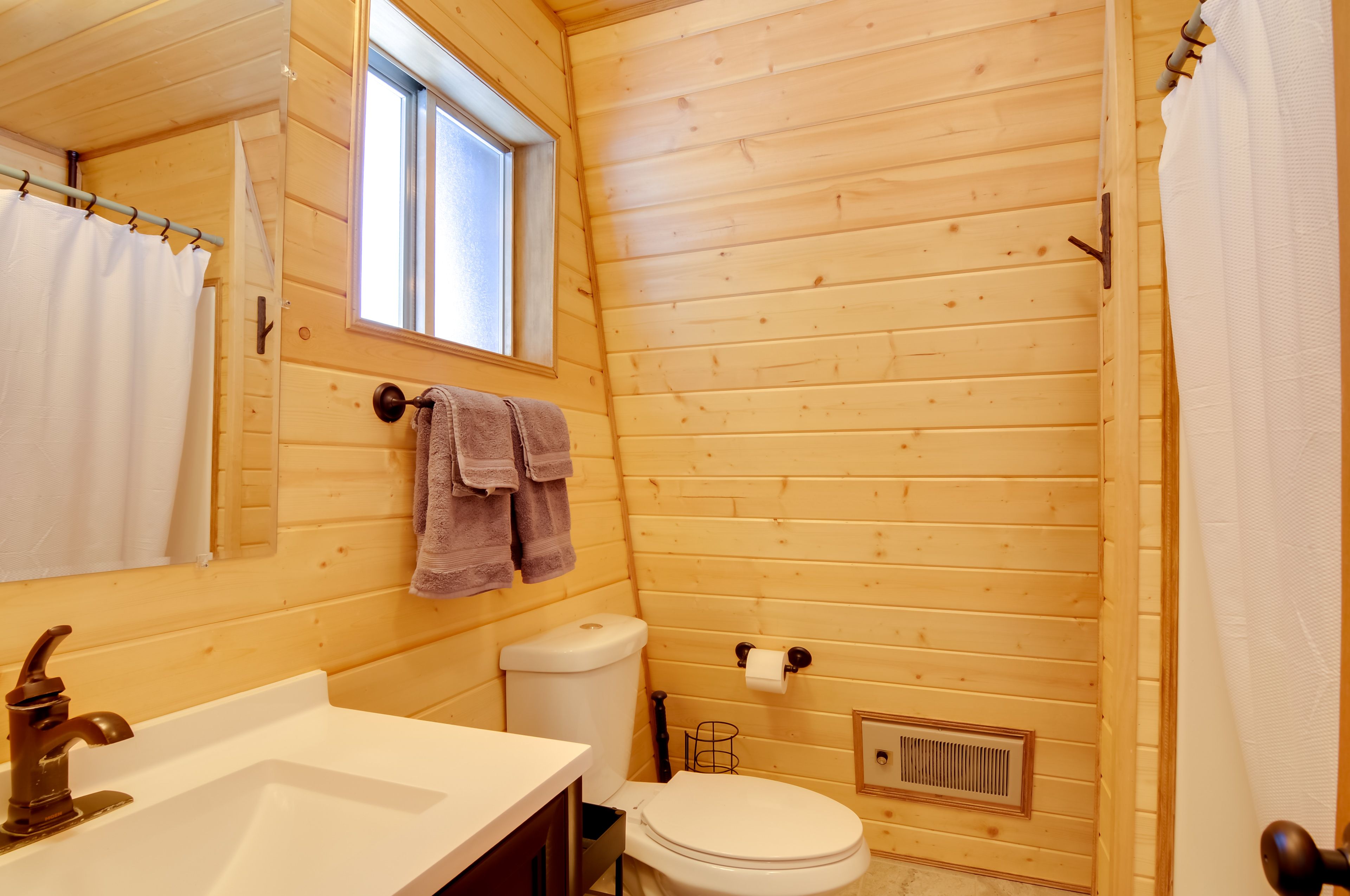 Full Bathroom | 1st Floor