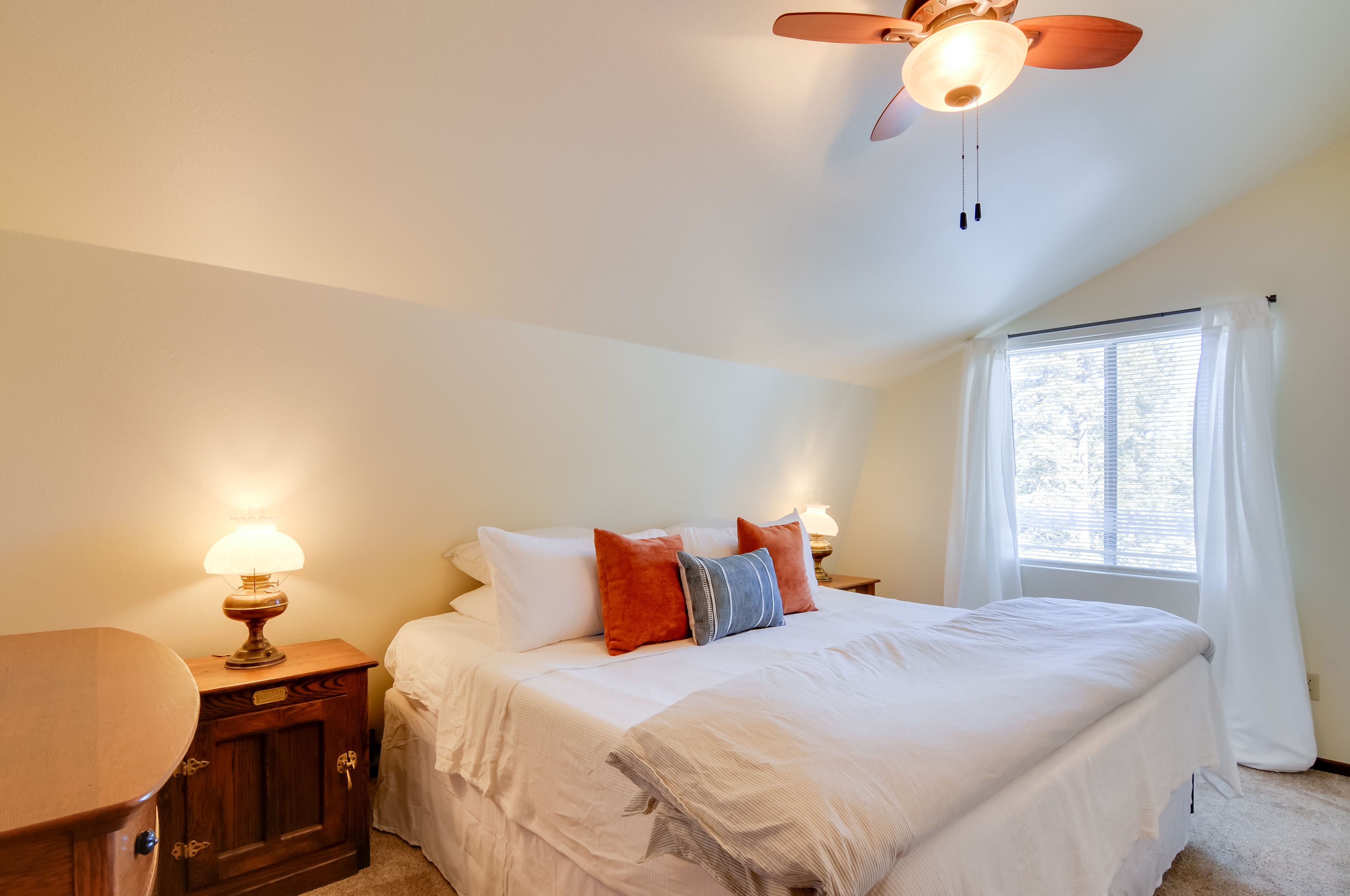 Bedroom 2 | King Bed | 2nd Floor