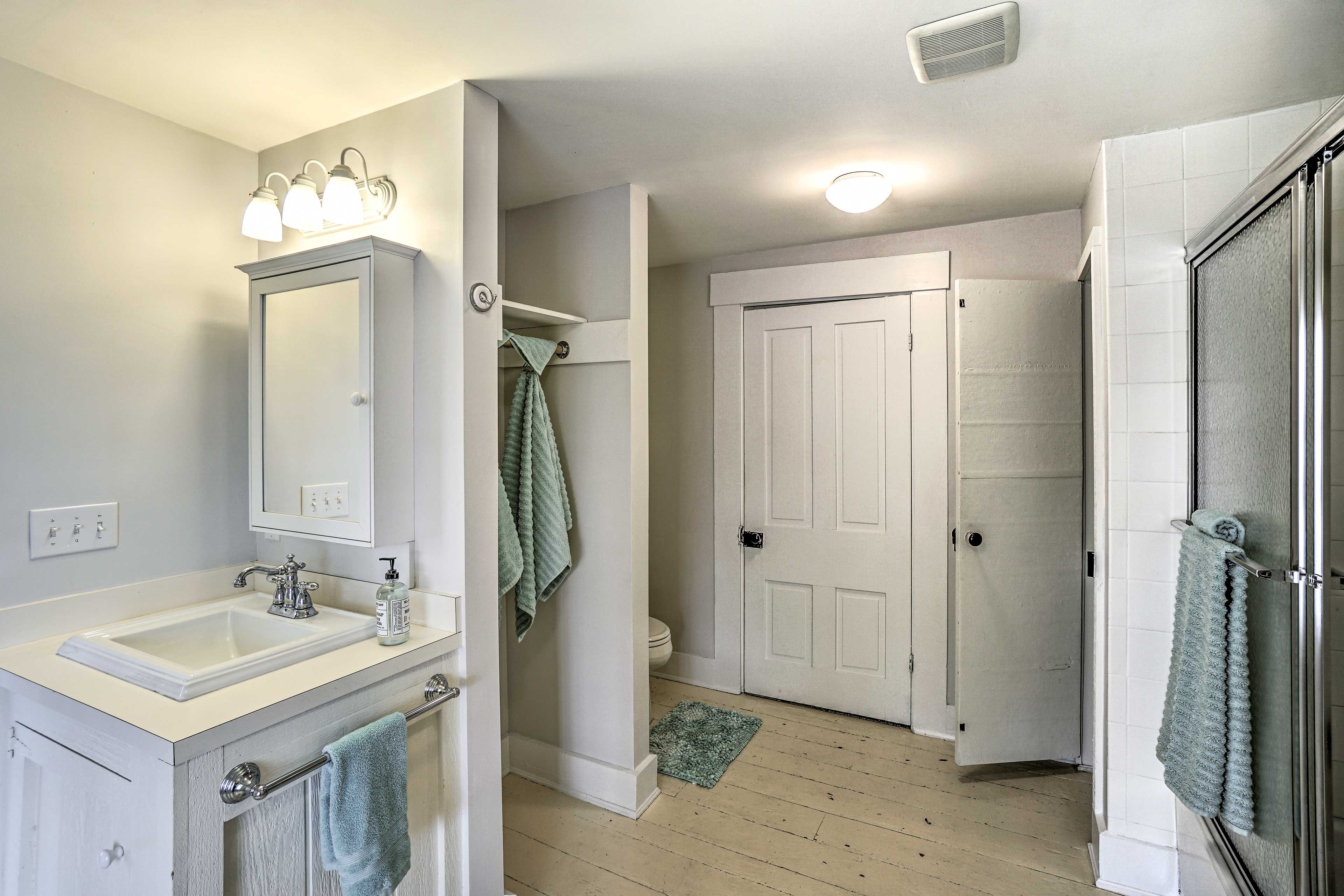 Bathroom | Detergent Provided | 2nd Floor