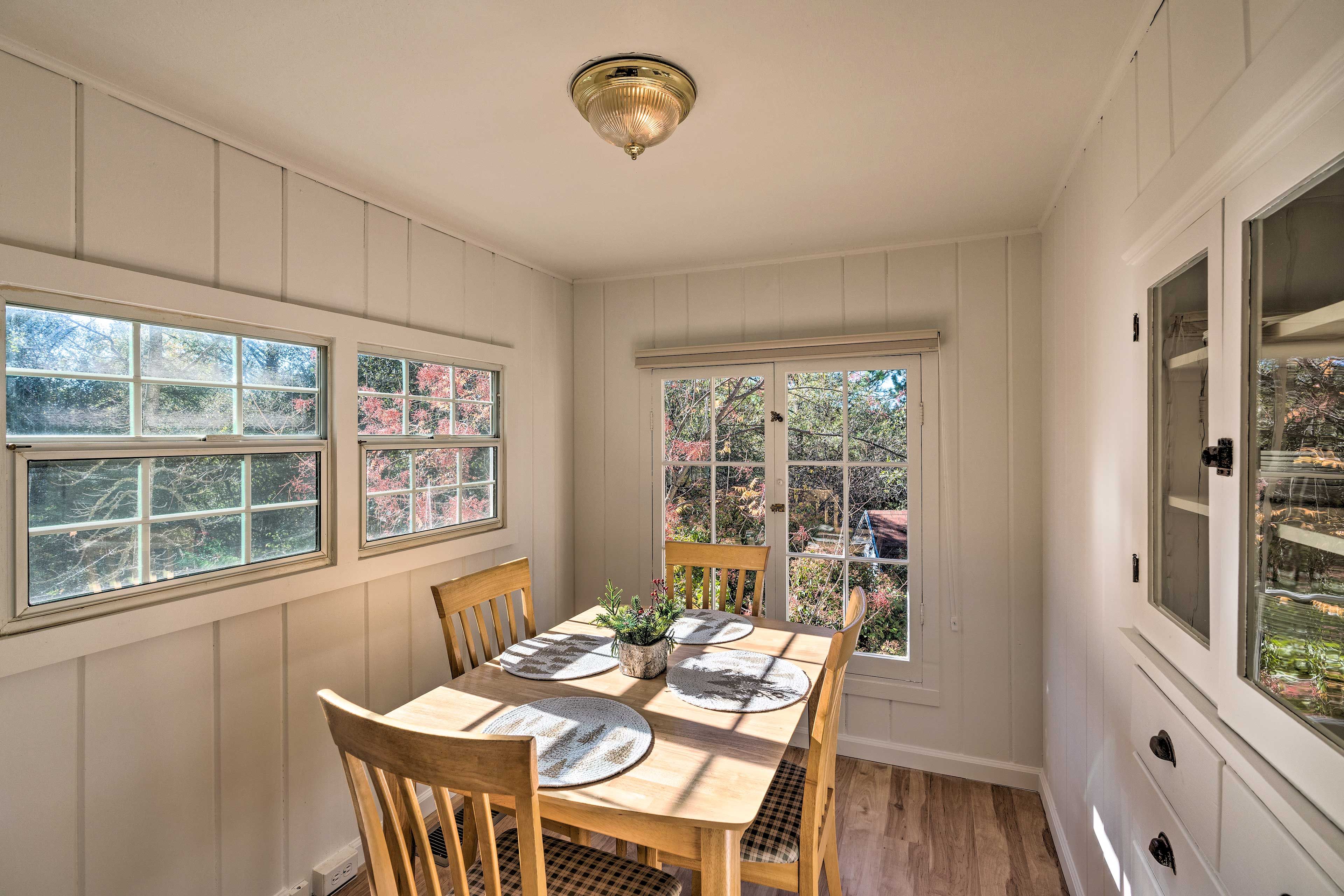 Dining Room | Dishware & Flatware Provided