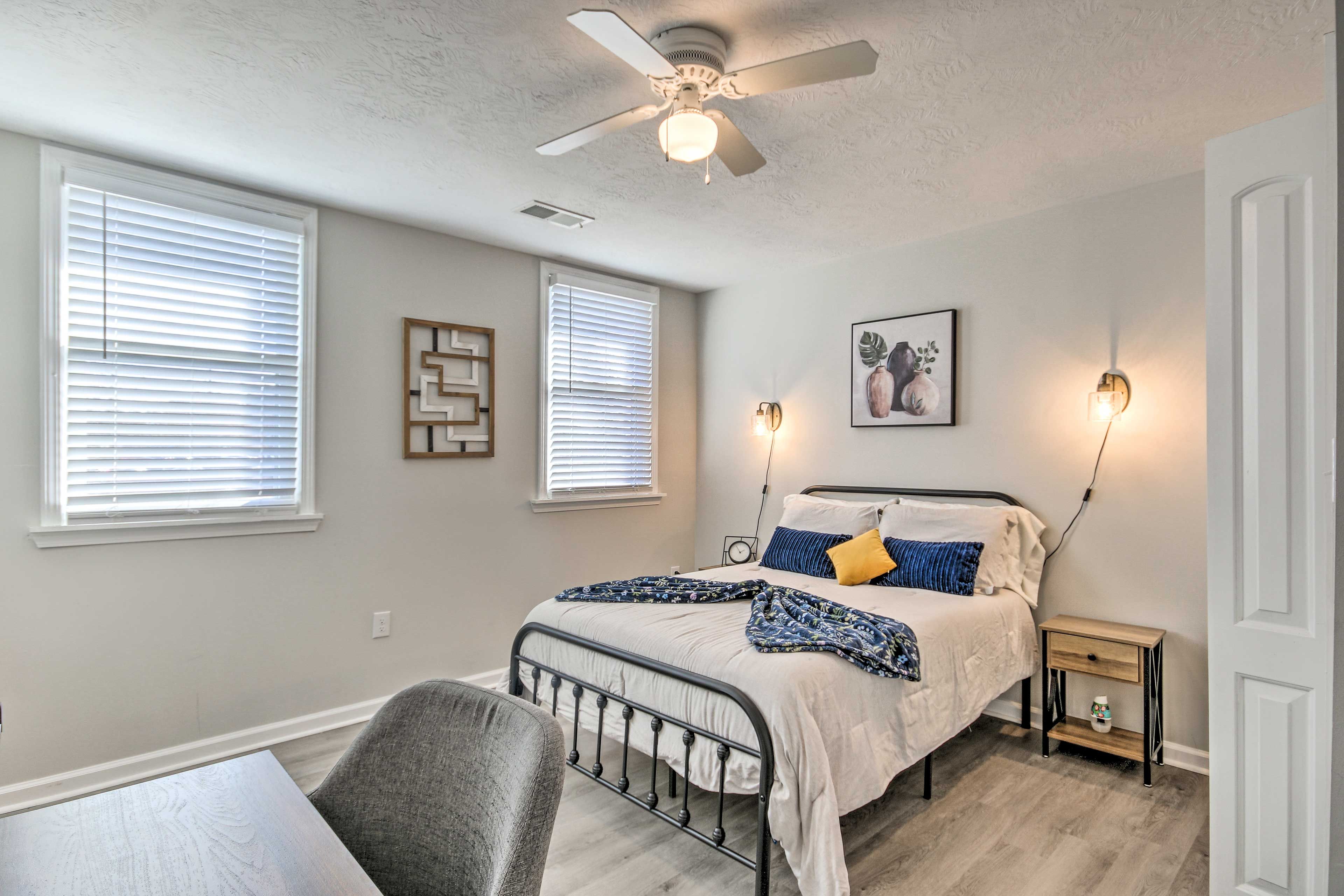 Bedroom 1 | Queen Bed