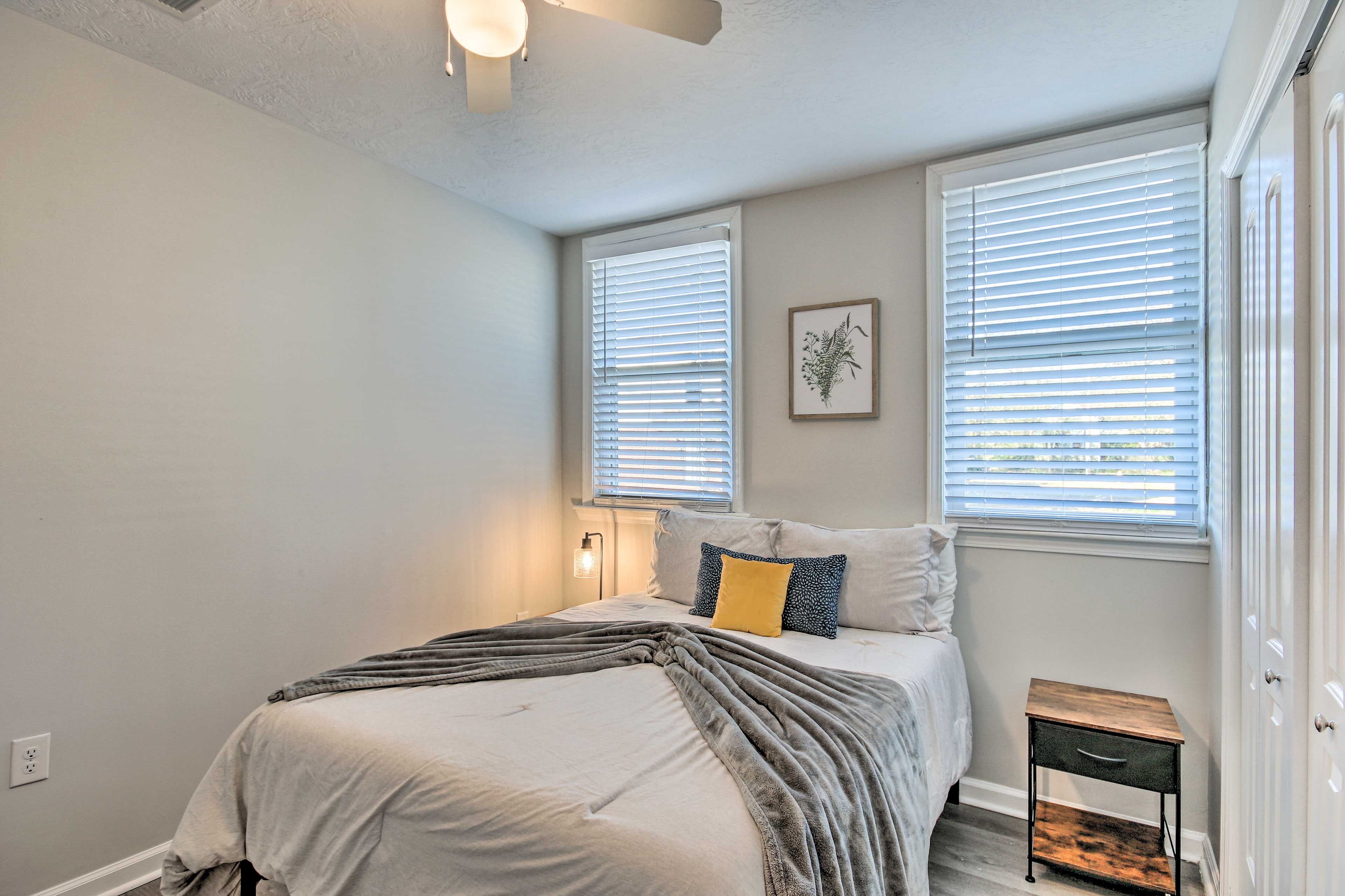 Bedroom 2 | Queen Bed