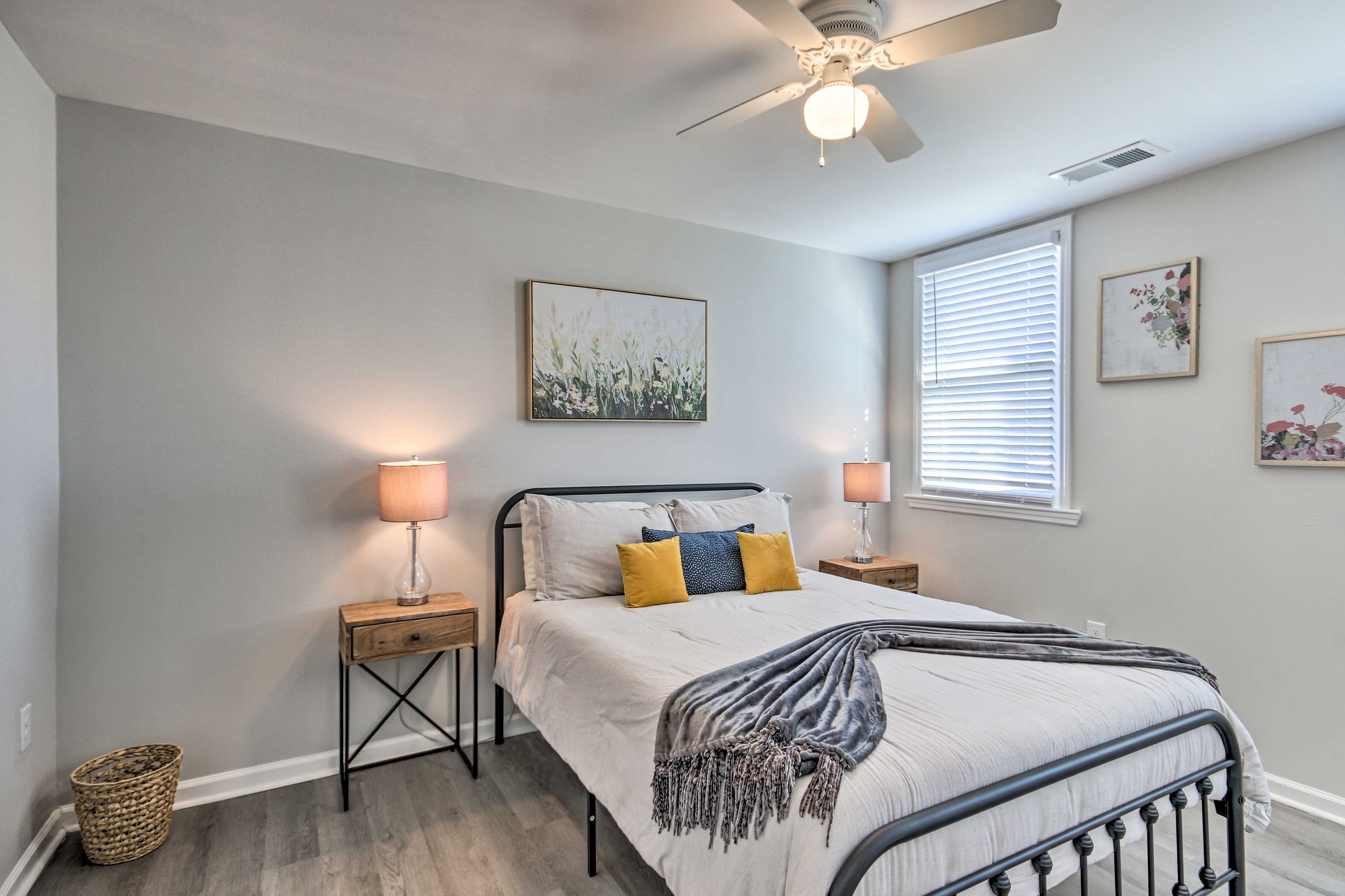 Bedroom 1 | Queen Bed