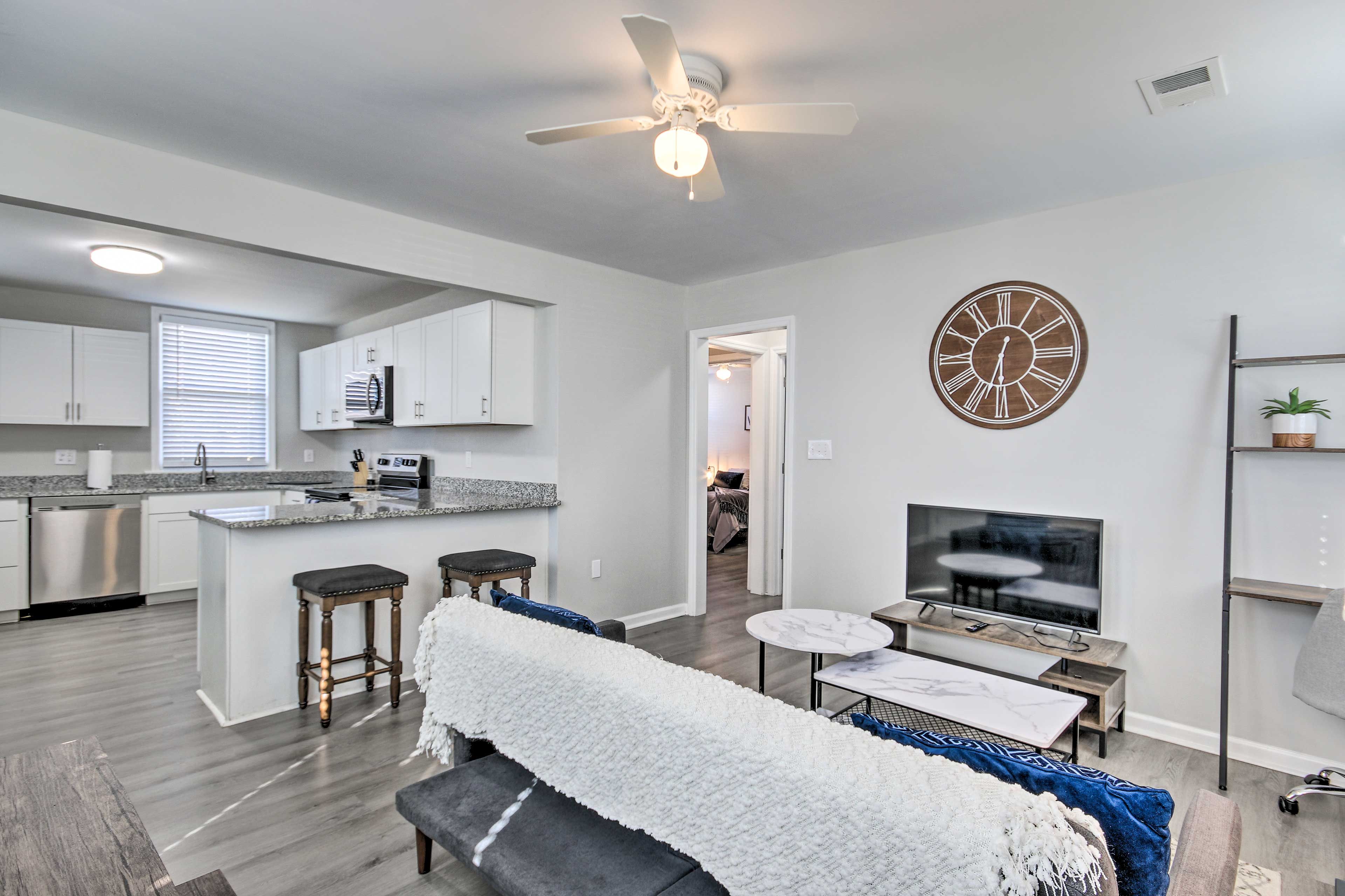 Living Room | Smart TV | Free WiFi | Full Sleeper Sofa