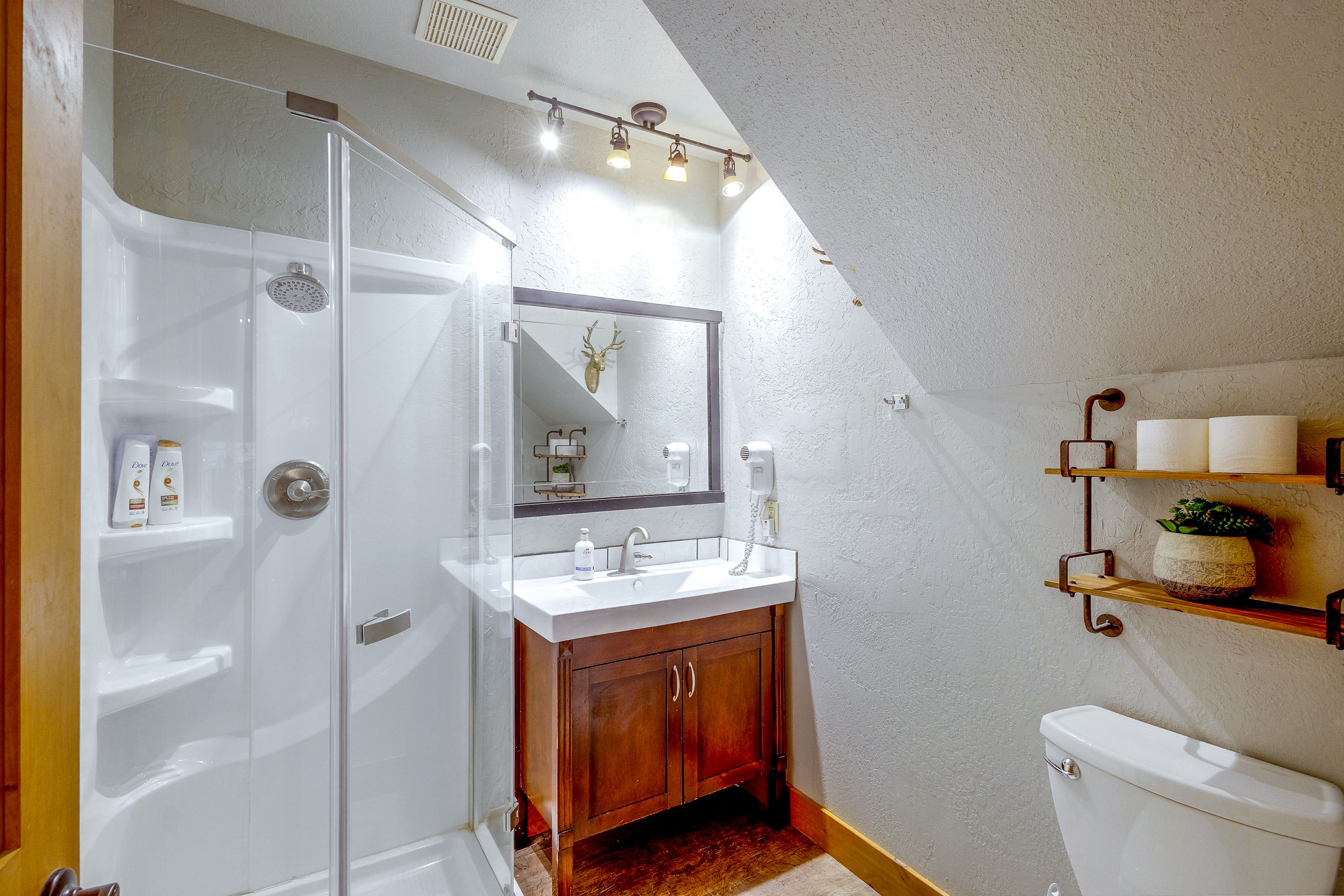 Full Bathroom | Main Level
