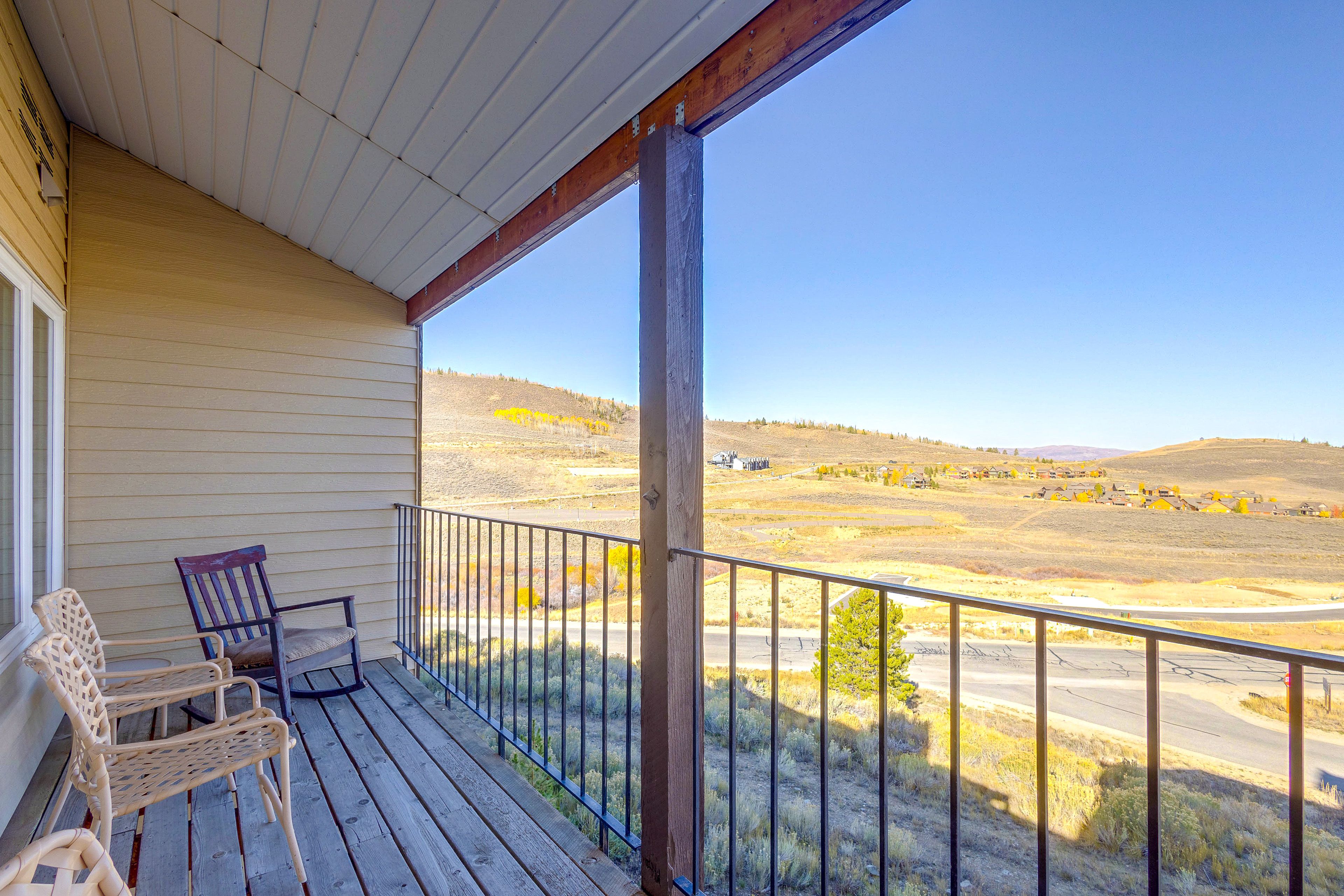 Covered Deck | Mountain Views