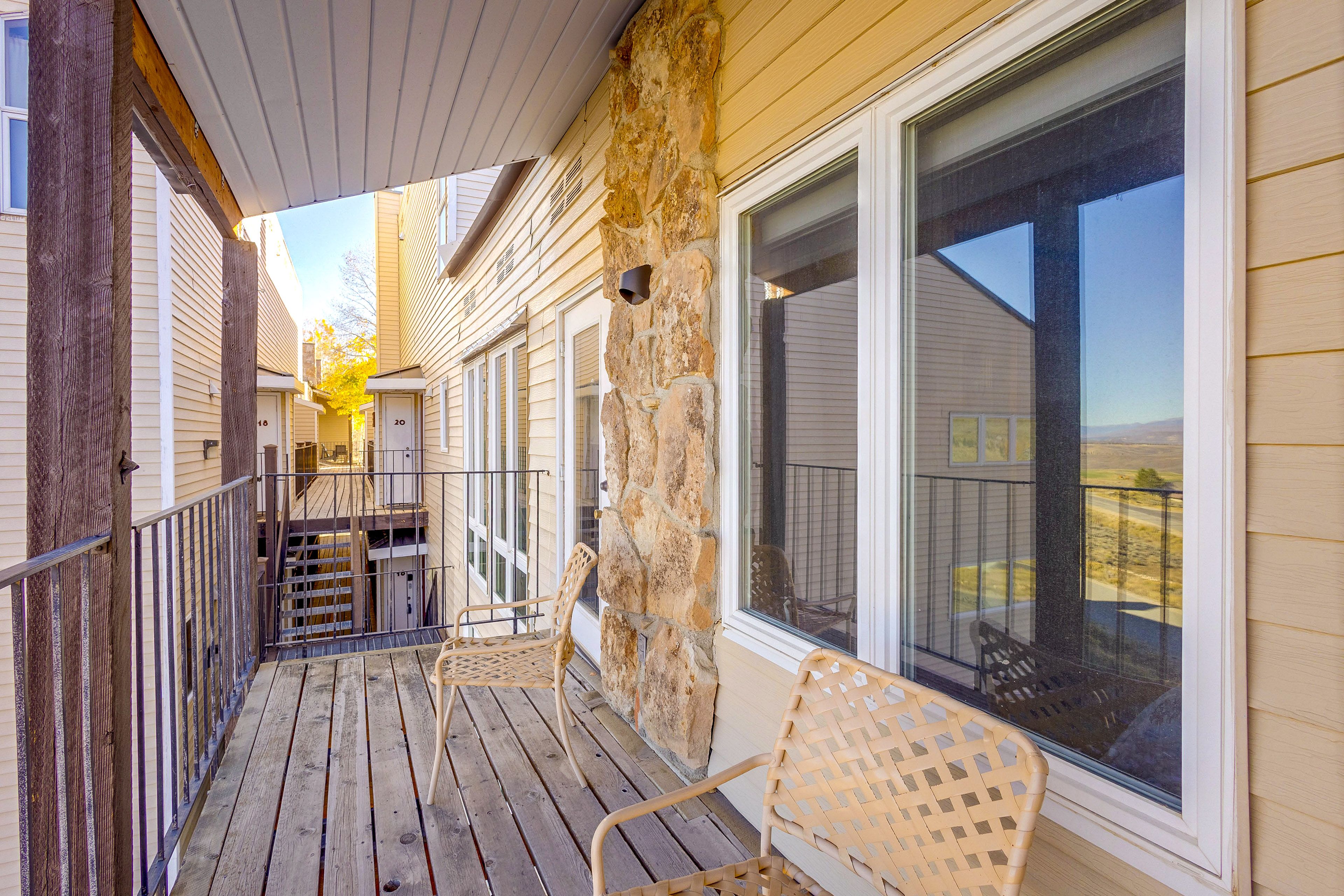 Covered Deck | Mountain Views